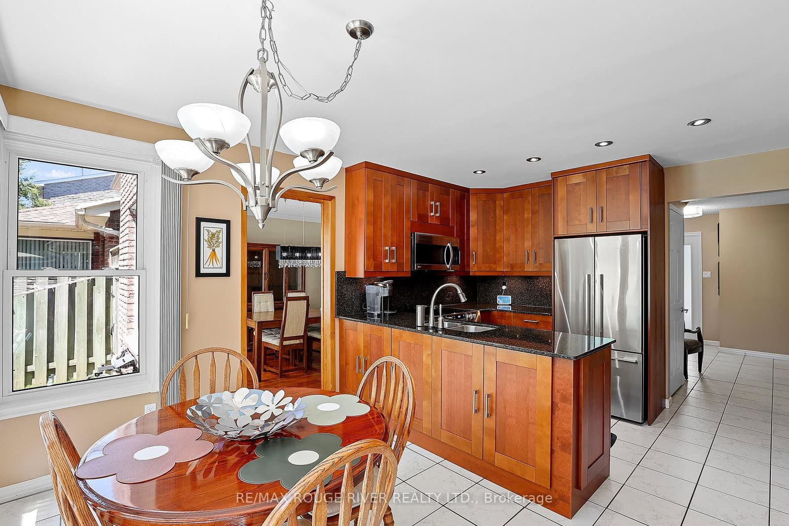 11 Canmore Boulevard thumbnail 5