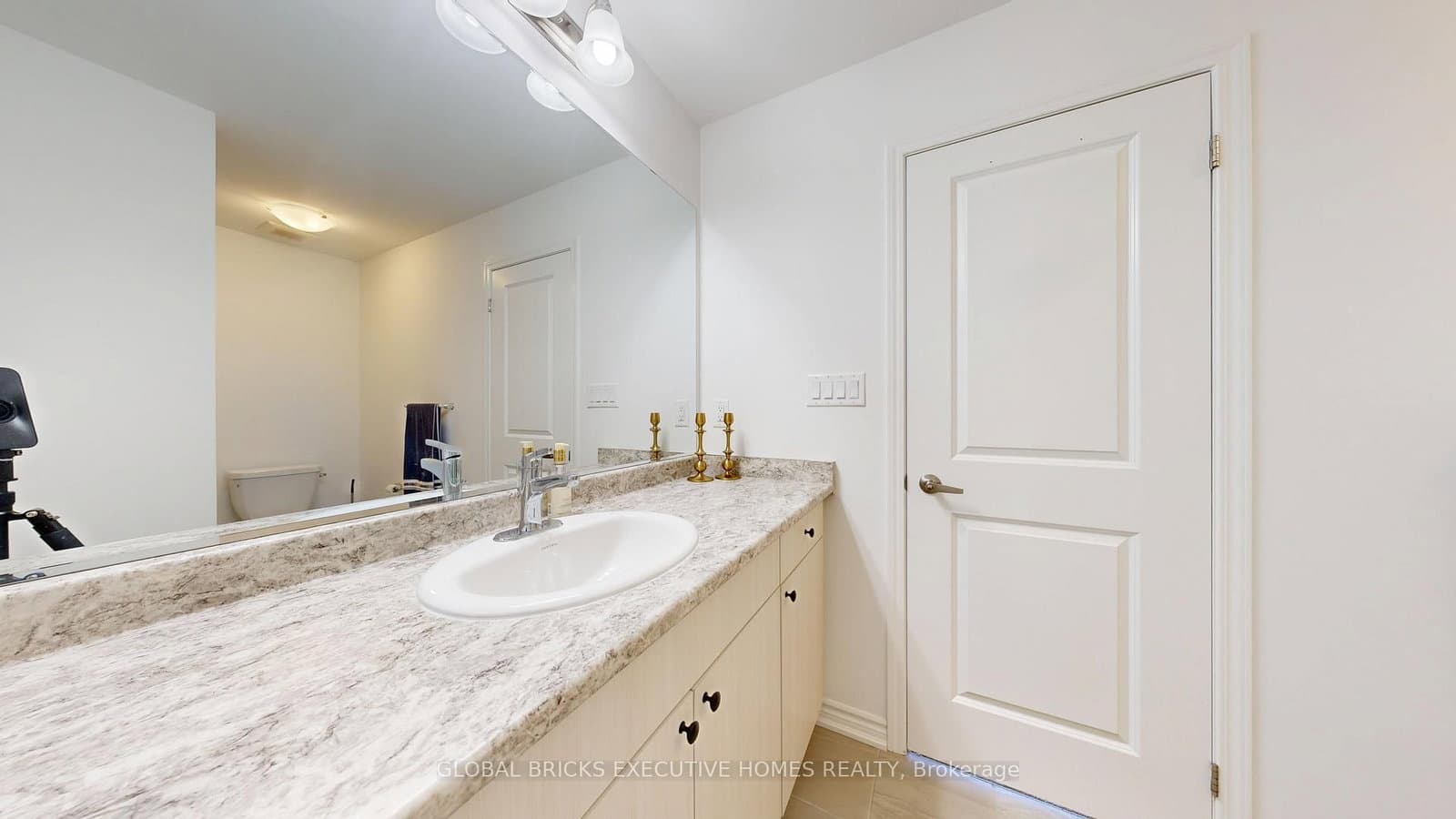 2885 Foxden Square thumbnail 38