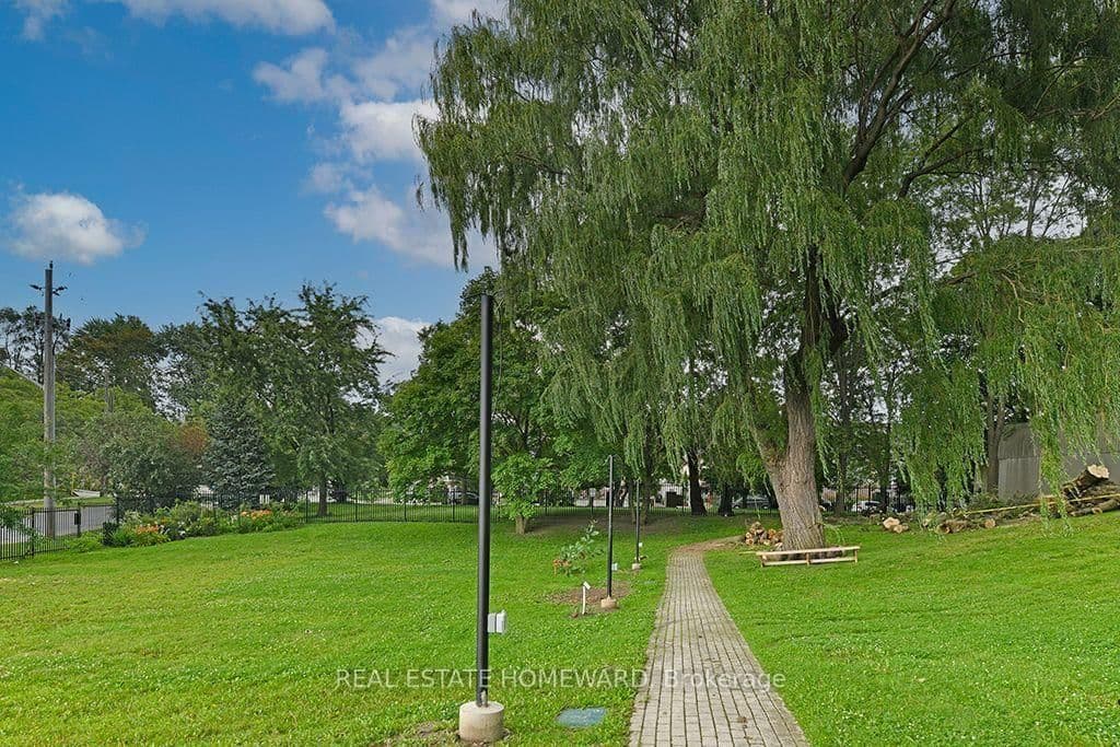 757 Victoria Park Avenue, Unit 106 thumbnail 27