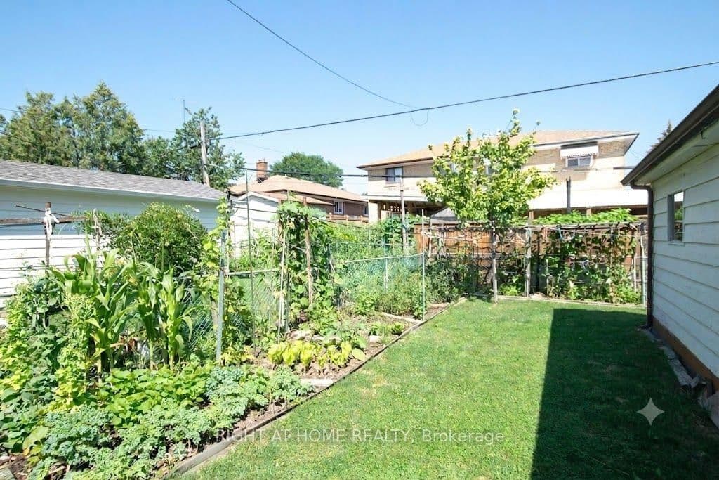32 Ellendale Drive thumbnail 23