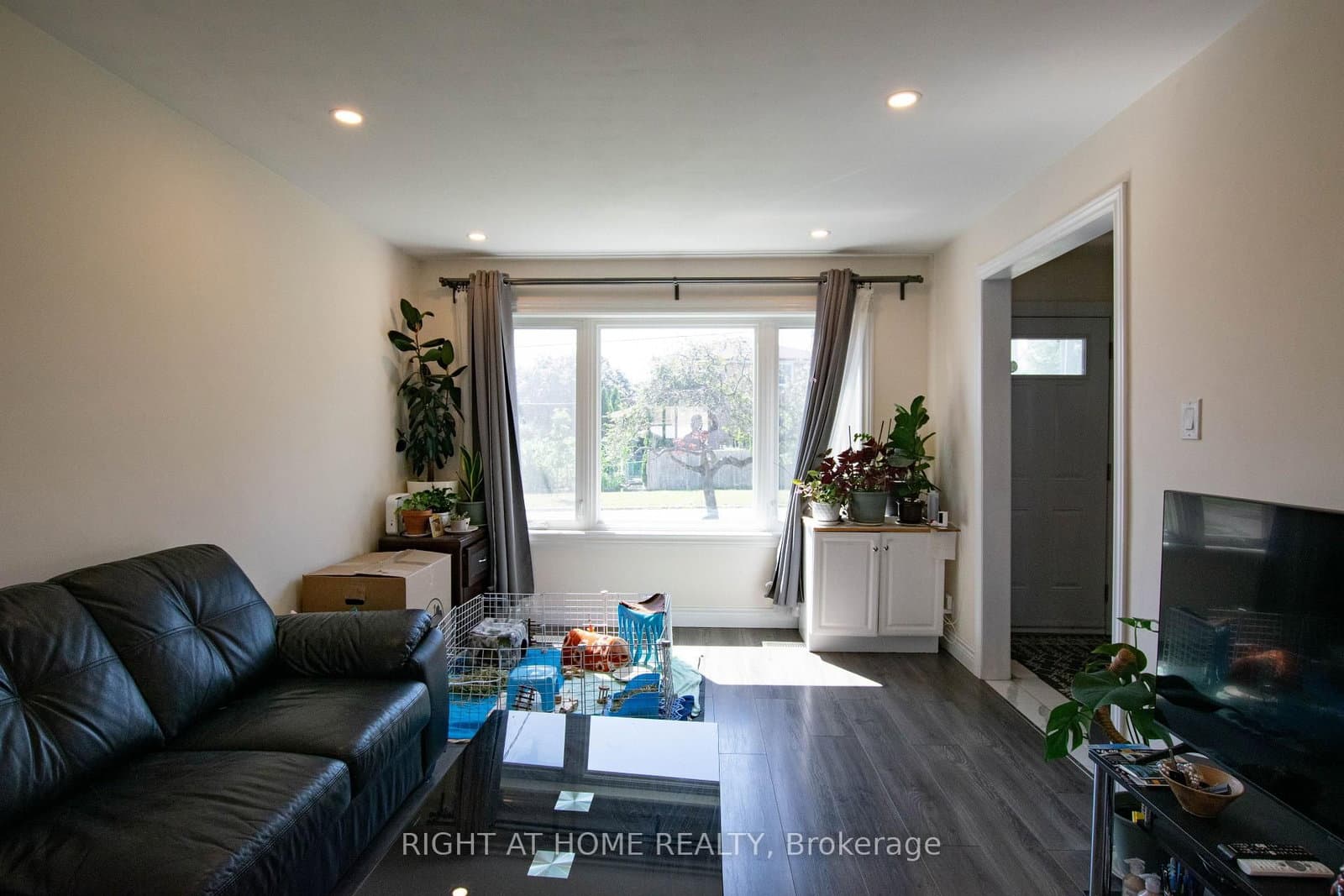32 Ellendale Drive thumbnail 4