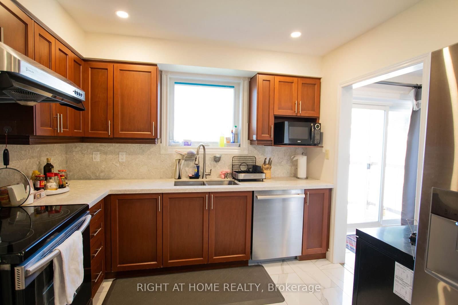 32 Ellendale Drive thumbnail 6