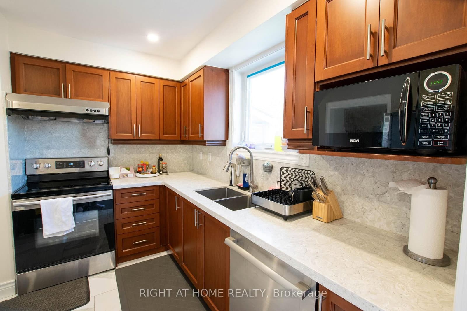 32 Ellendale Drive thumbnail 8