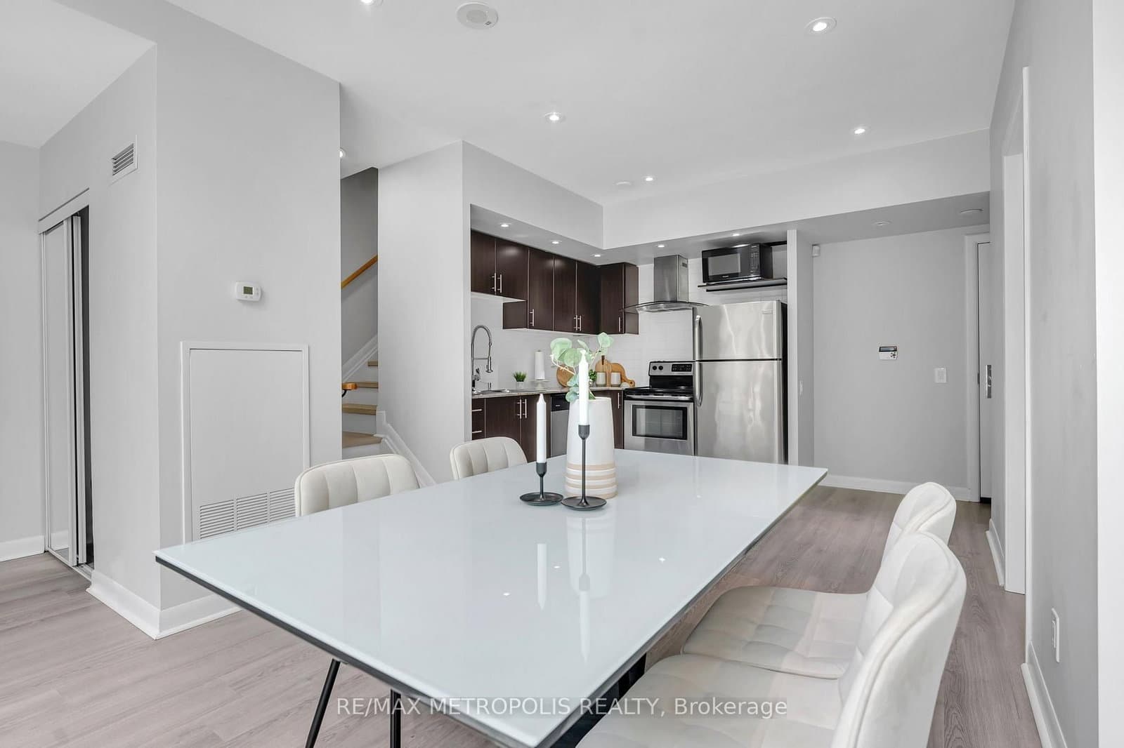 180 Borough Drive thumbnail 15