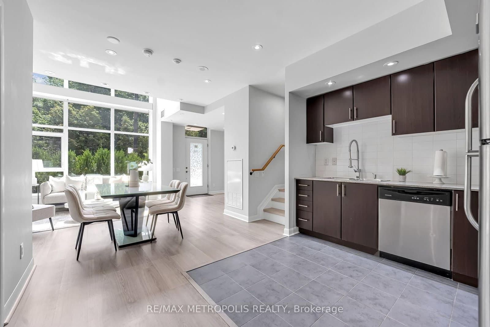 180 Borough Drive thumbnail 17