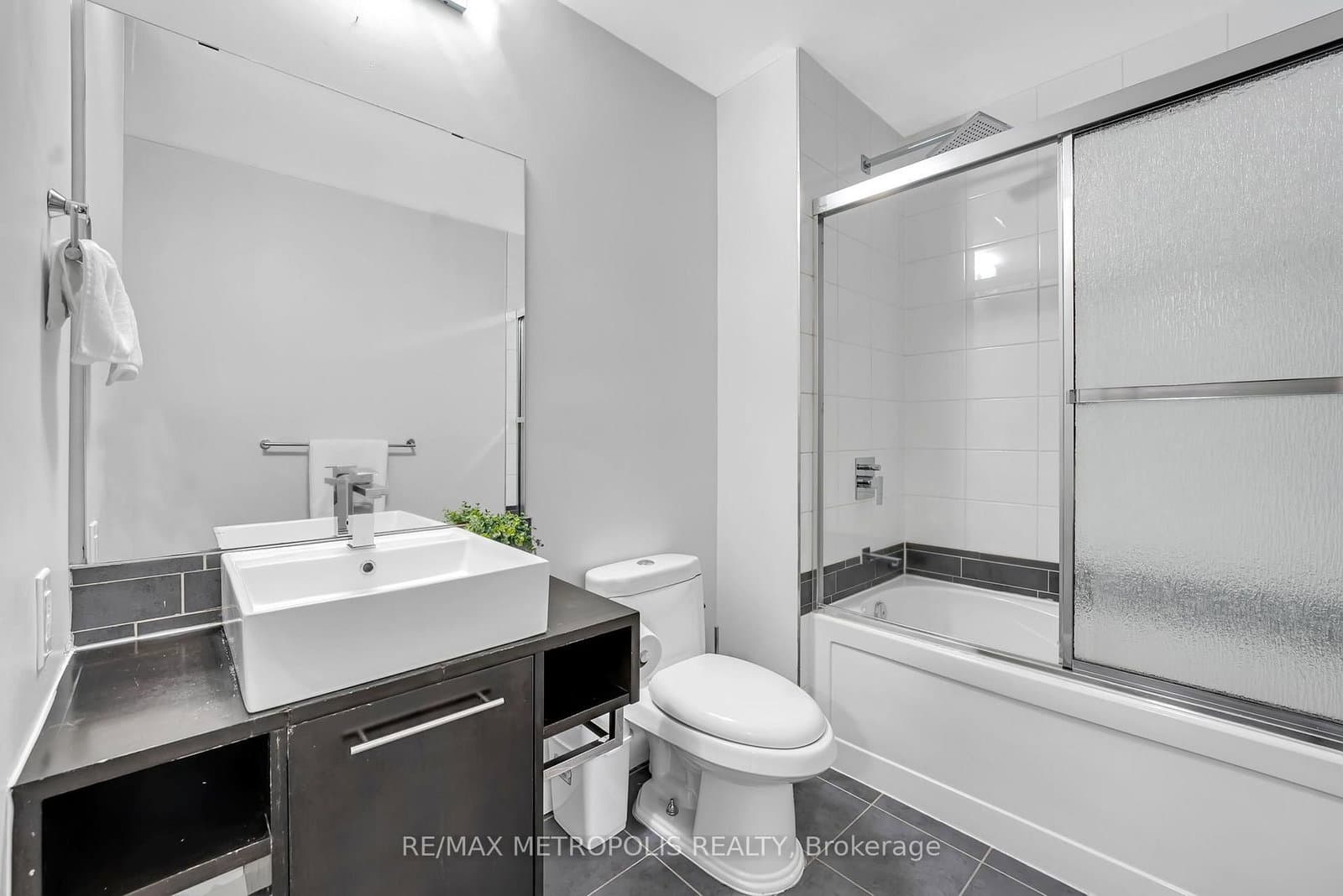 180 Borough Drive thumbnail 24