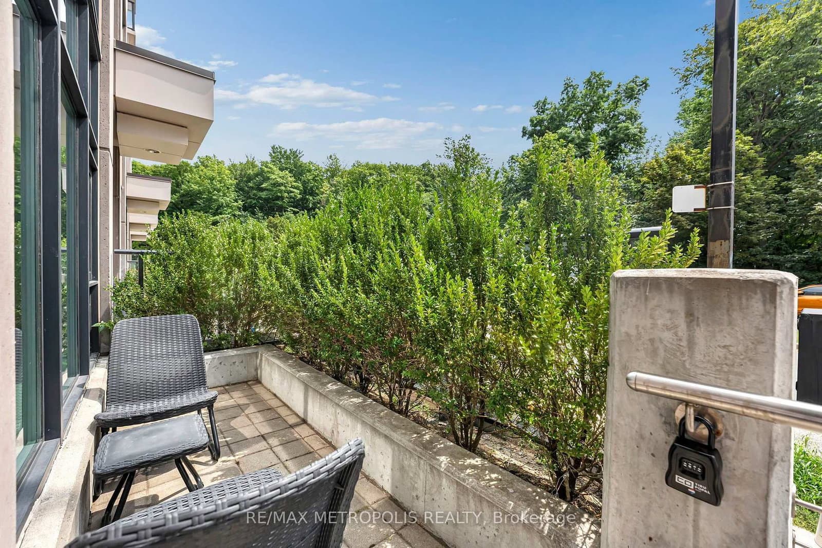 180 Borough Drive thumbnail 4