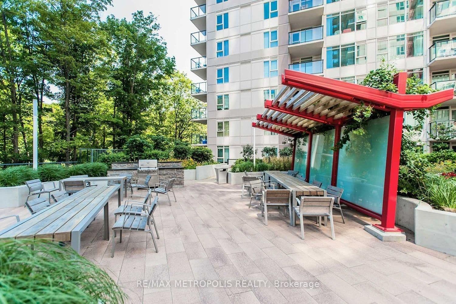 180 Borough Drive thumbnail 41