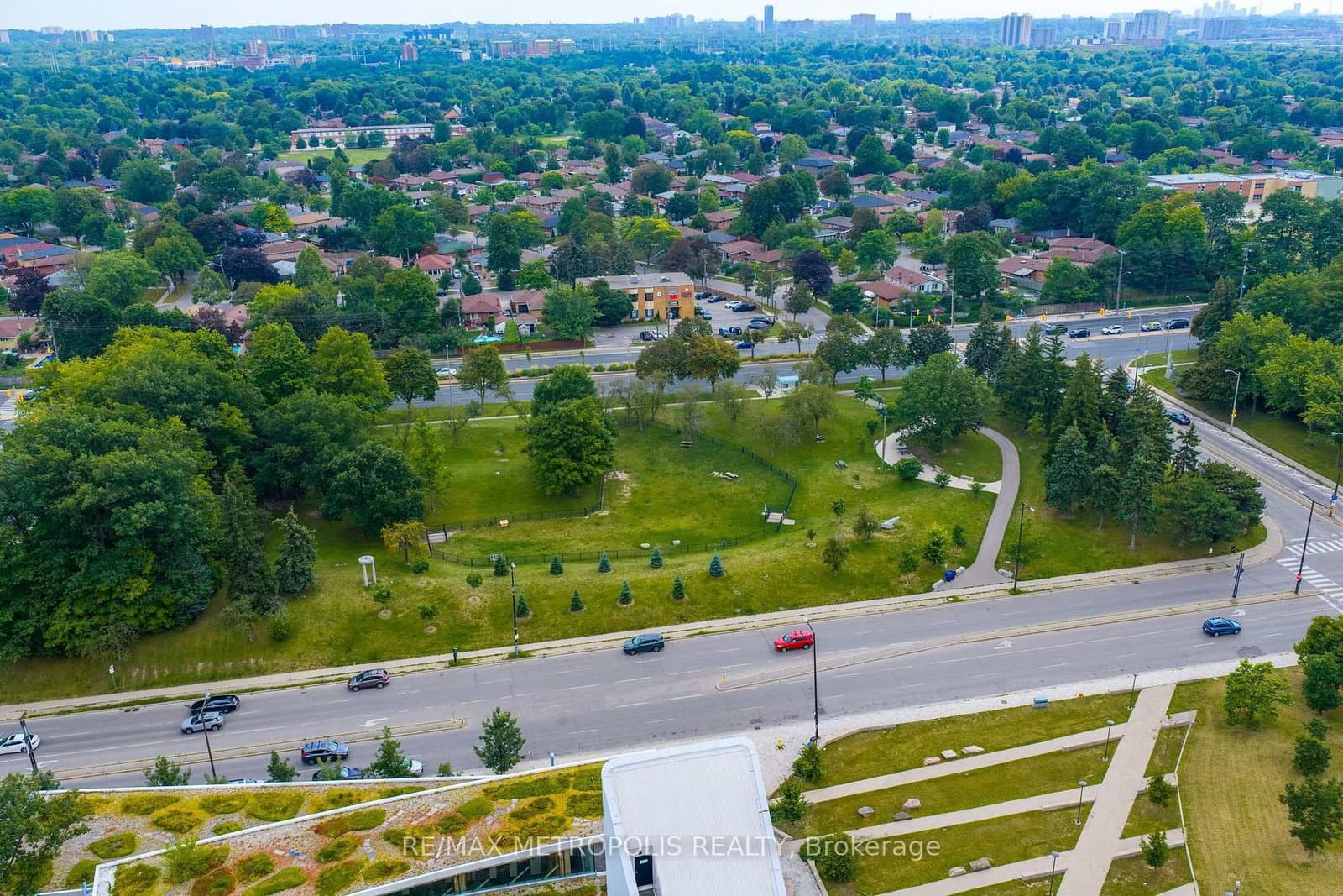 180 Borough Drive thumbnail 46