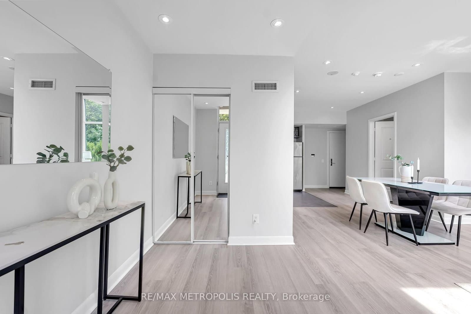 180 Borough Drive thumbnail 6