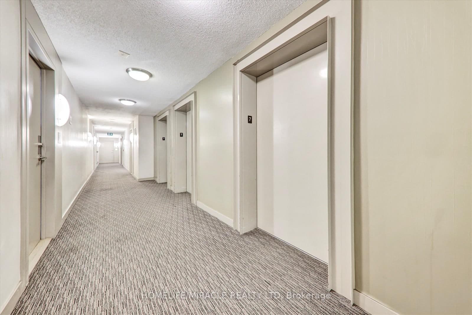 38 Lee Centre Drive, Unit 712 thumbnail 8