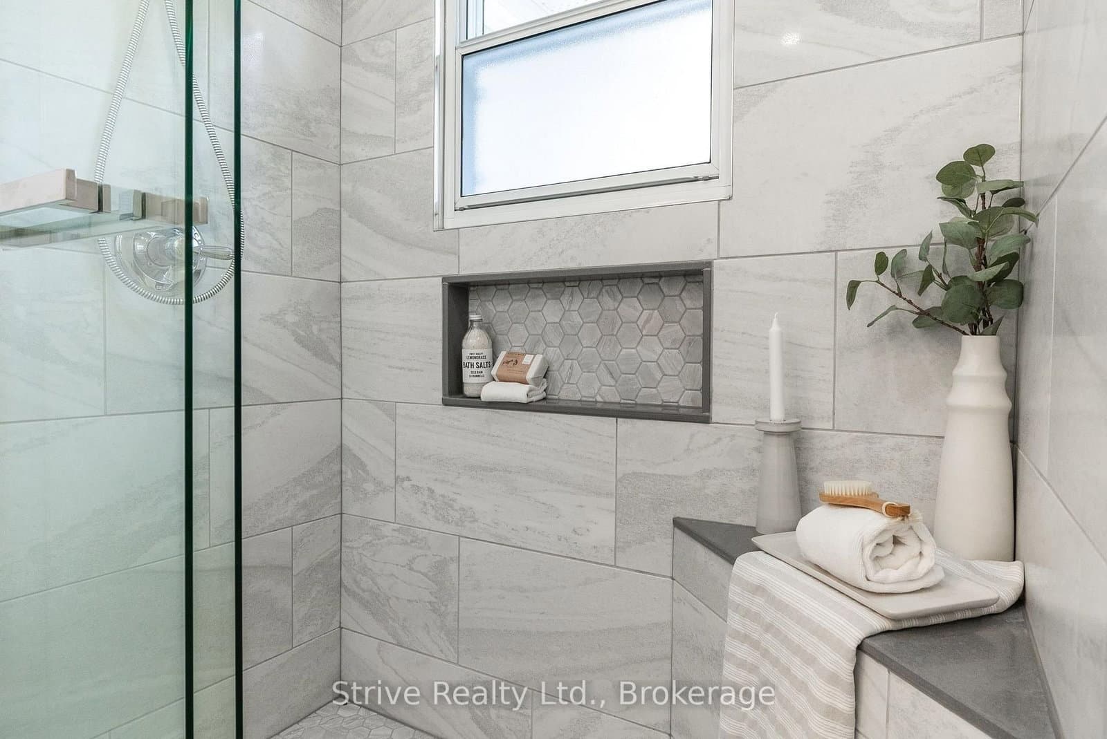 23 Cherry Blossom Crescent, Unit Upper thumbnail 16