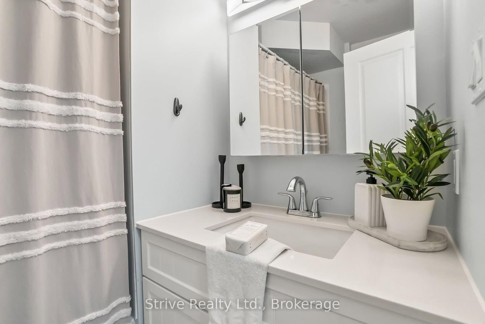 23 Cherry Blossom Crescent, Unit Upper thumbnail 17