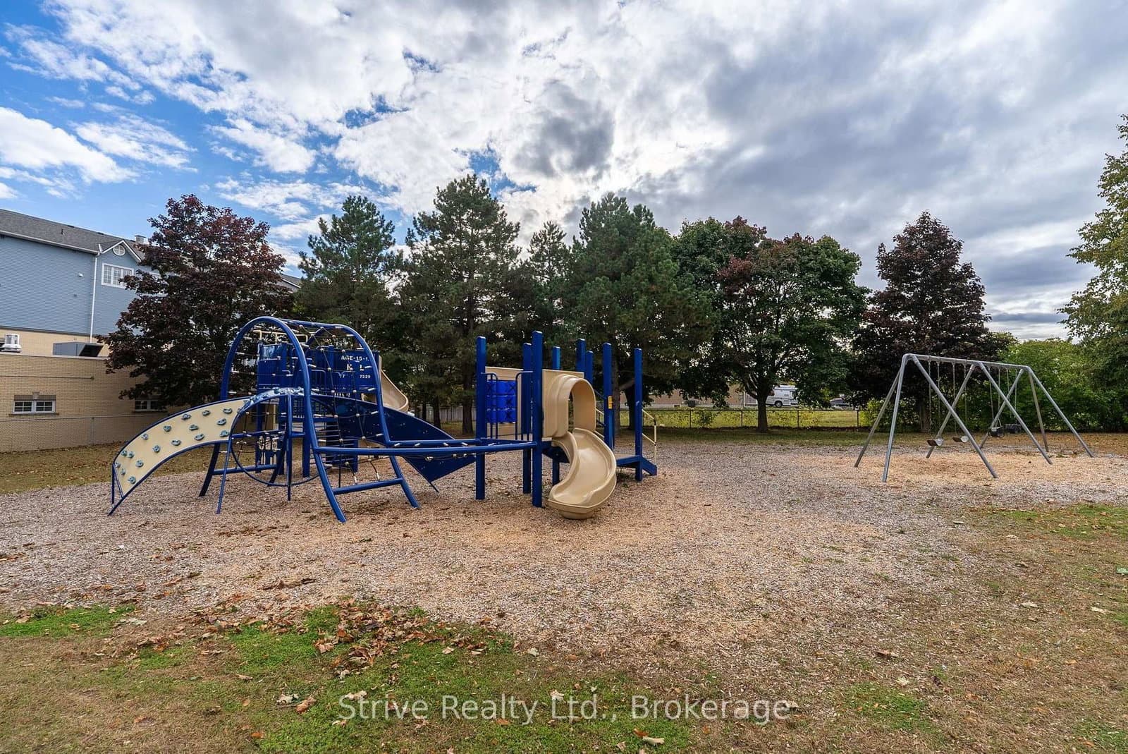23 Cherry Blossom Crescent, Unit Upper thumbnail 18