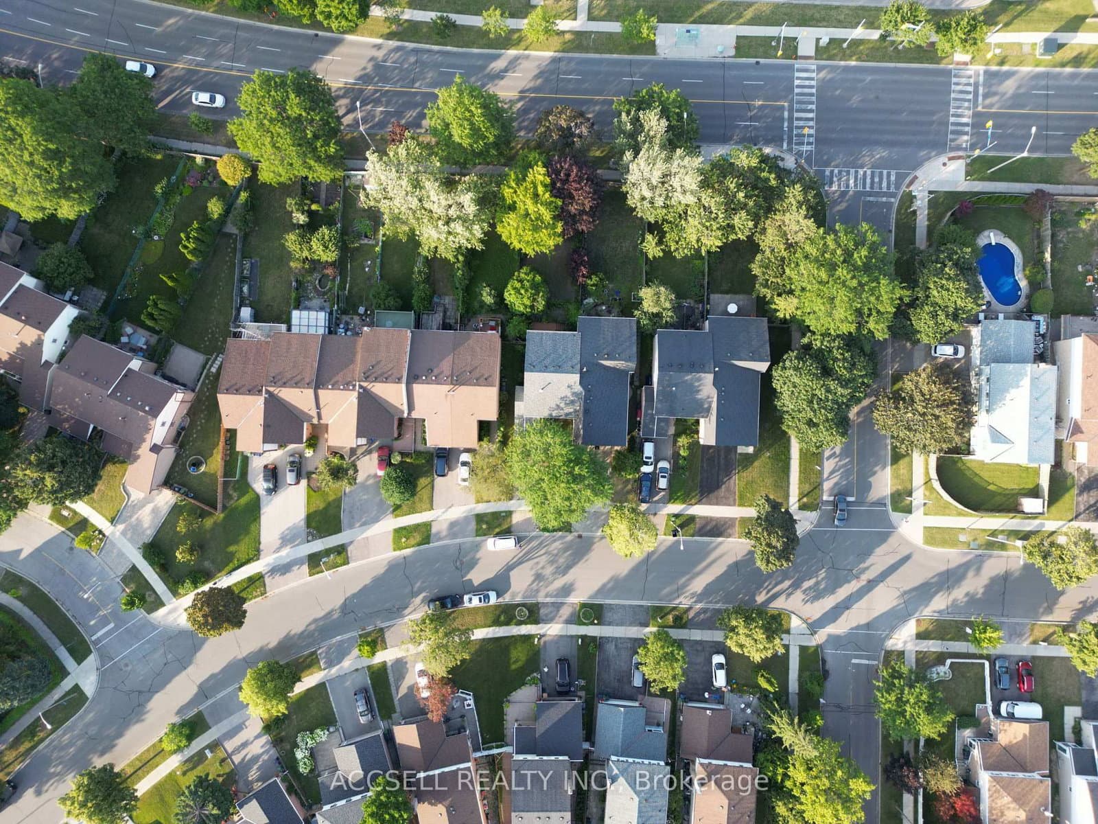 135 Placentia Boulevard thumbnail 4