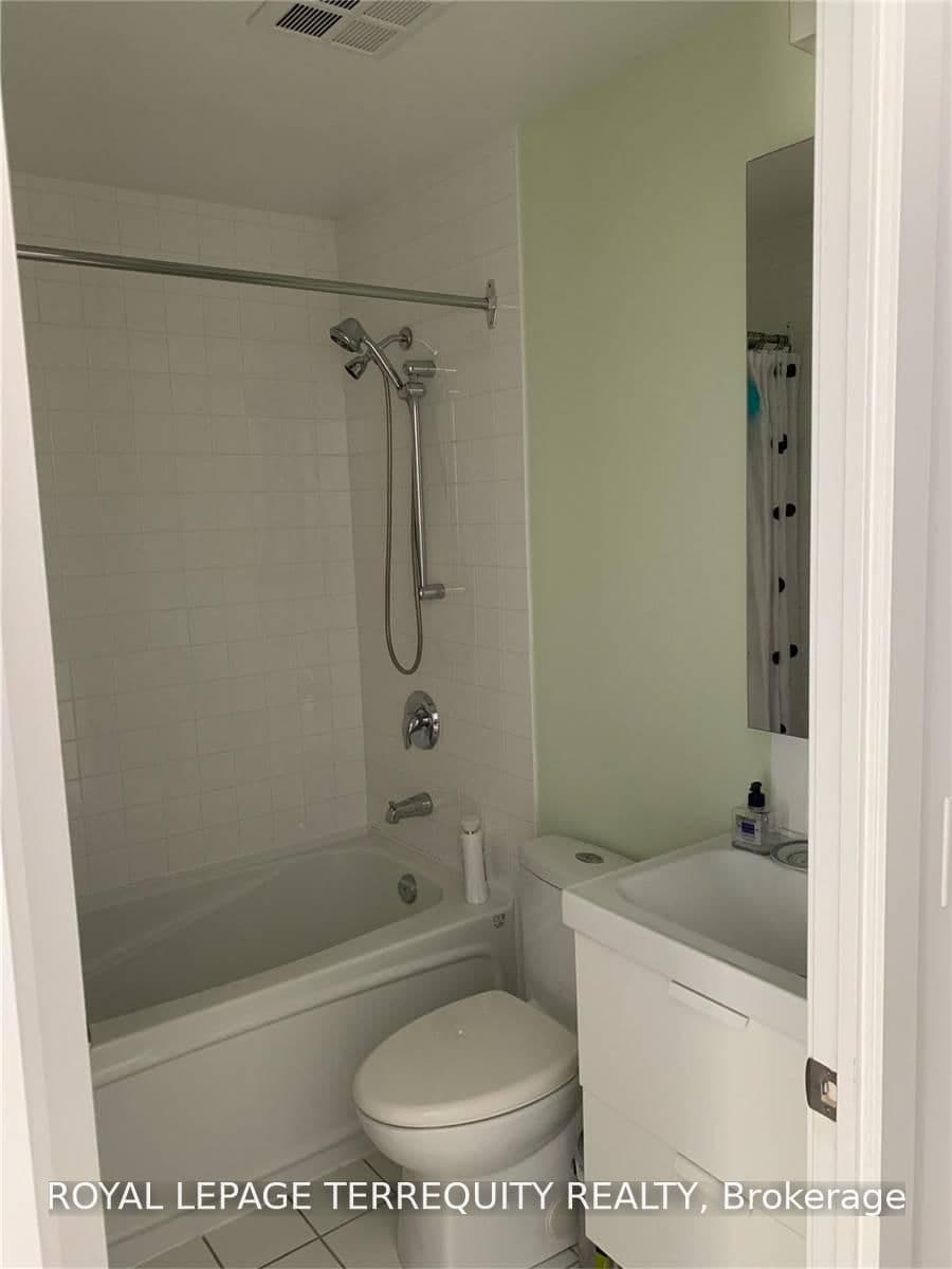 36 Lee Centre Drive, Unit Th108 thumbnail 11
