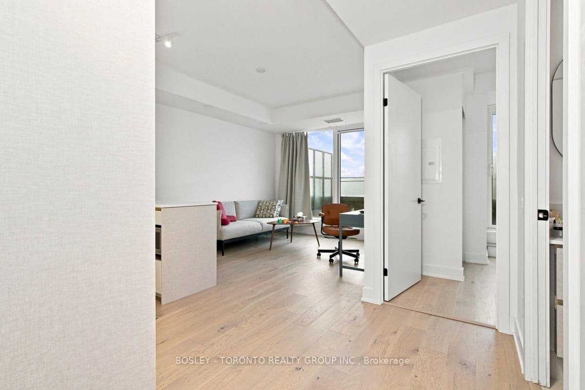 1285 Queen Street E, Unit 504 thumbnail 2