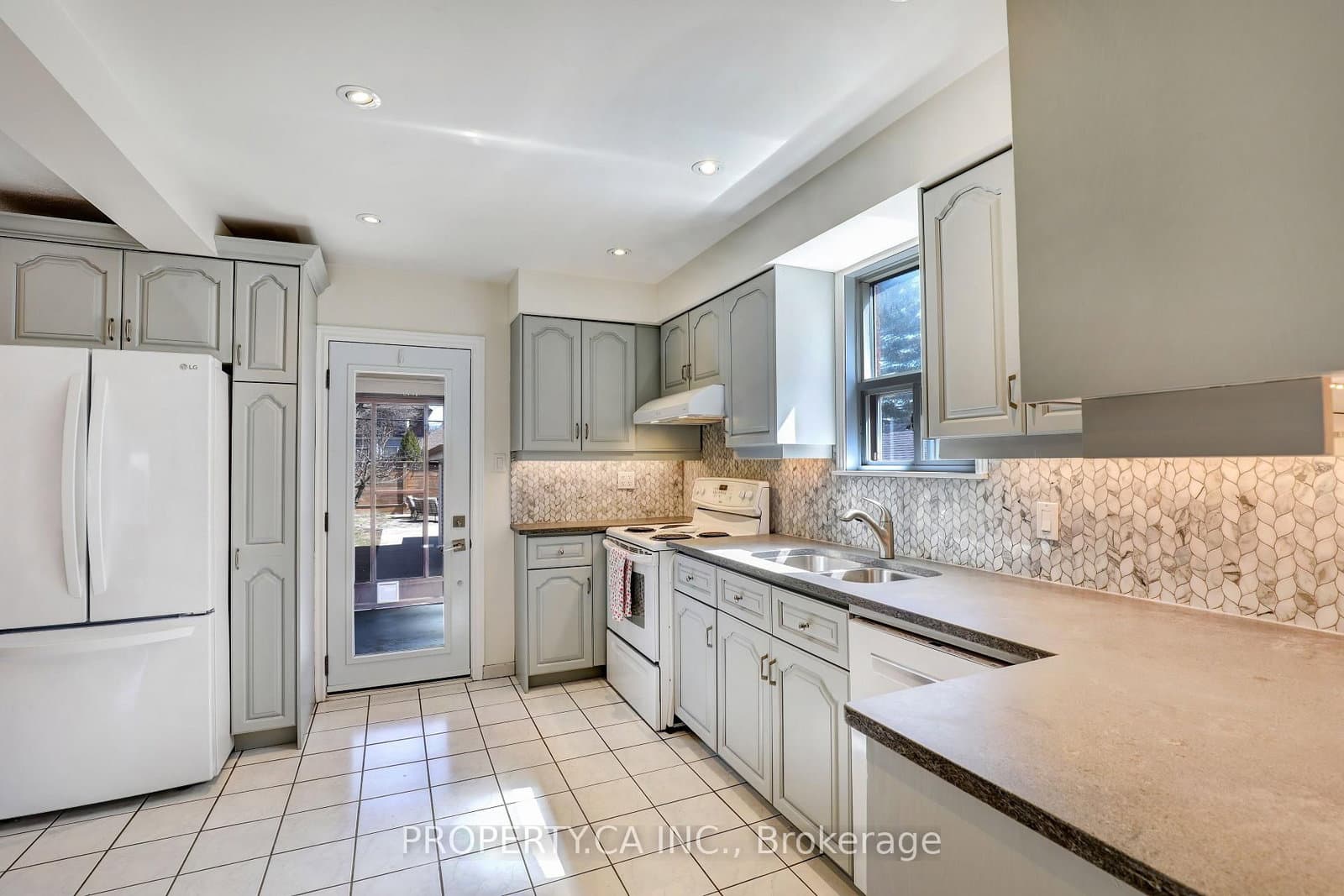 135 Cadorna Avenue thumbnail 9