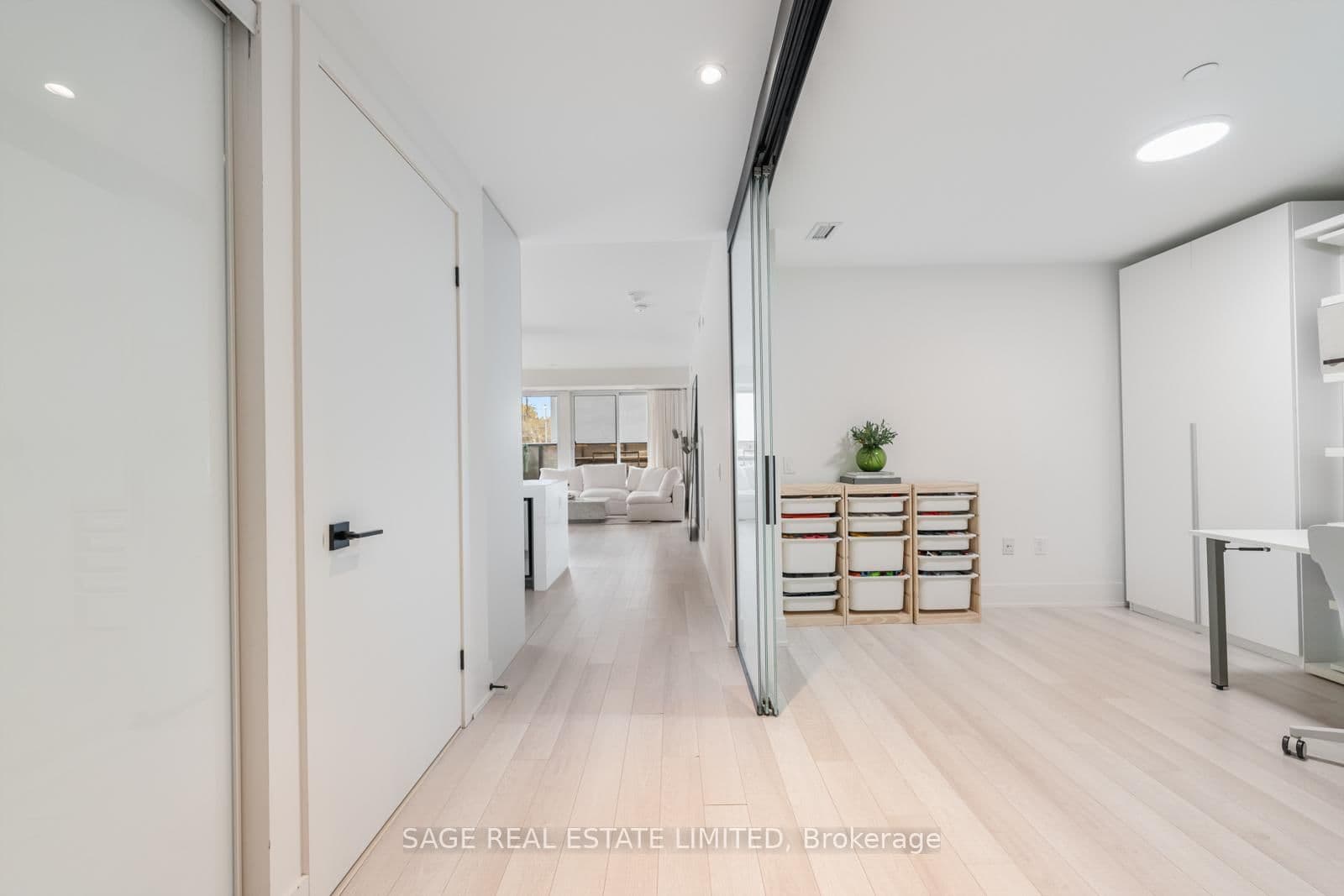 1888 Queen Street E, Unit 206 thumbnail 12