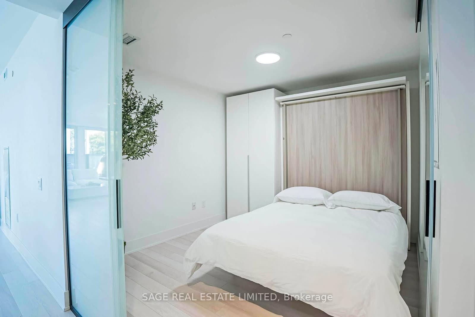 1888 Queen Street E, Unit 206 thumbnail 17