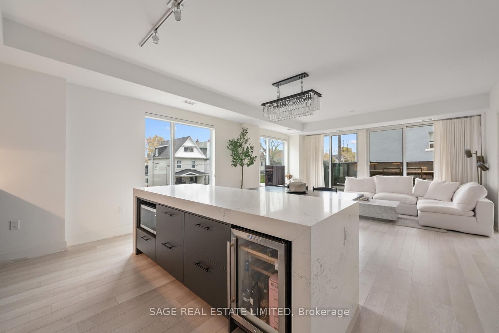 1888 Queen Street E, Unit 206 thumbnail 19