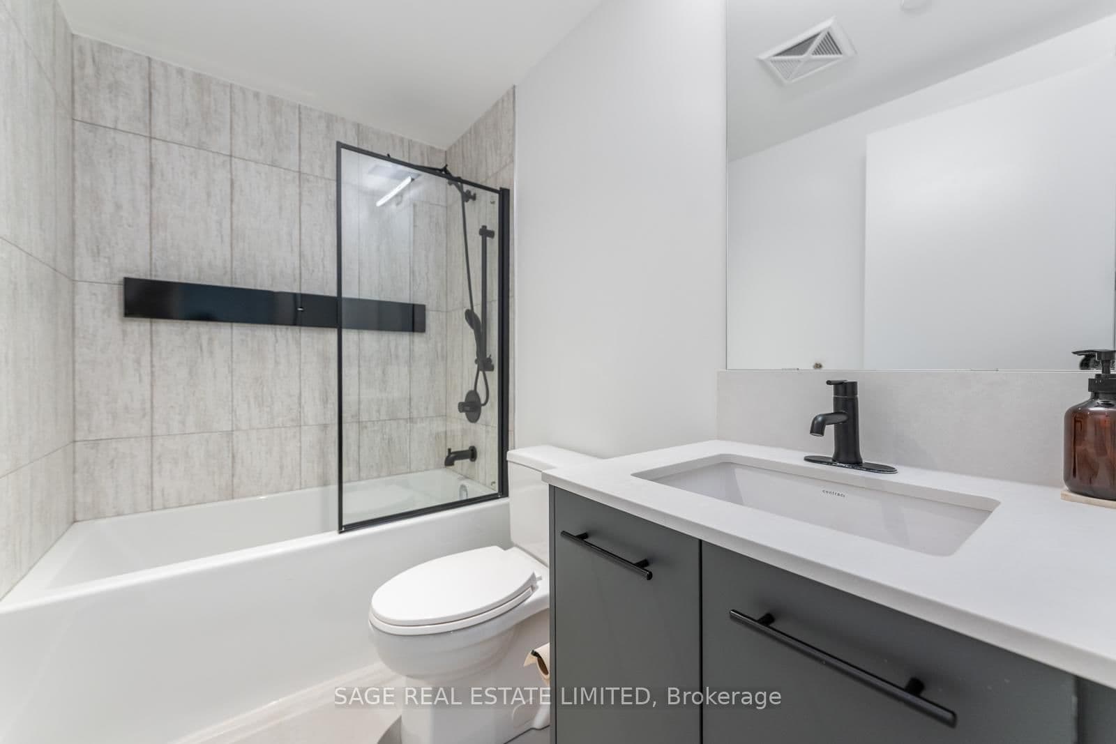 1888 Queen Street E, Unit 206 thumbnail 8