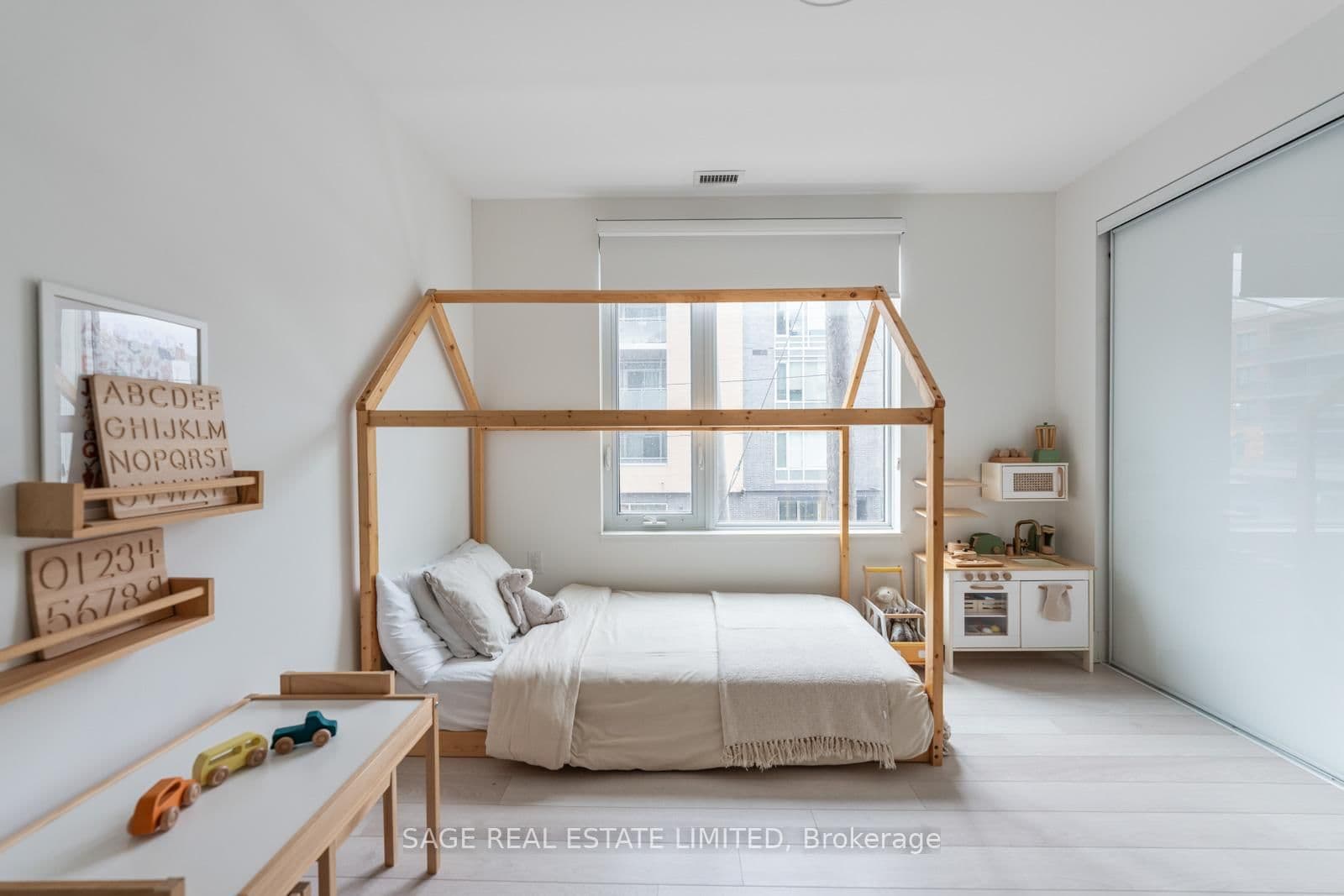 1888 Queen Street E, Unit 206 thumbnail 9