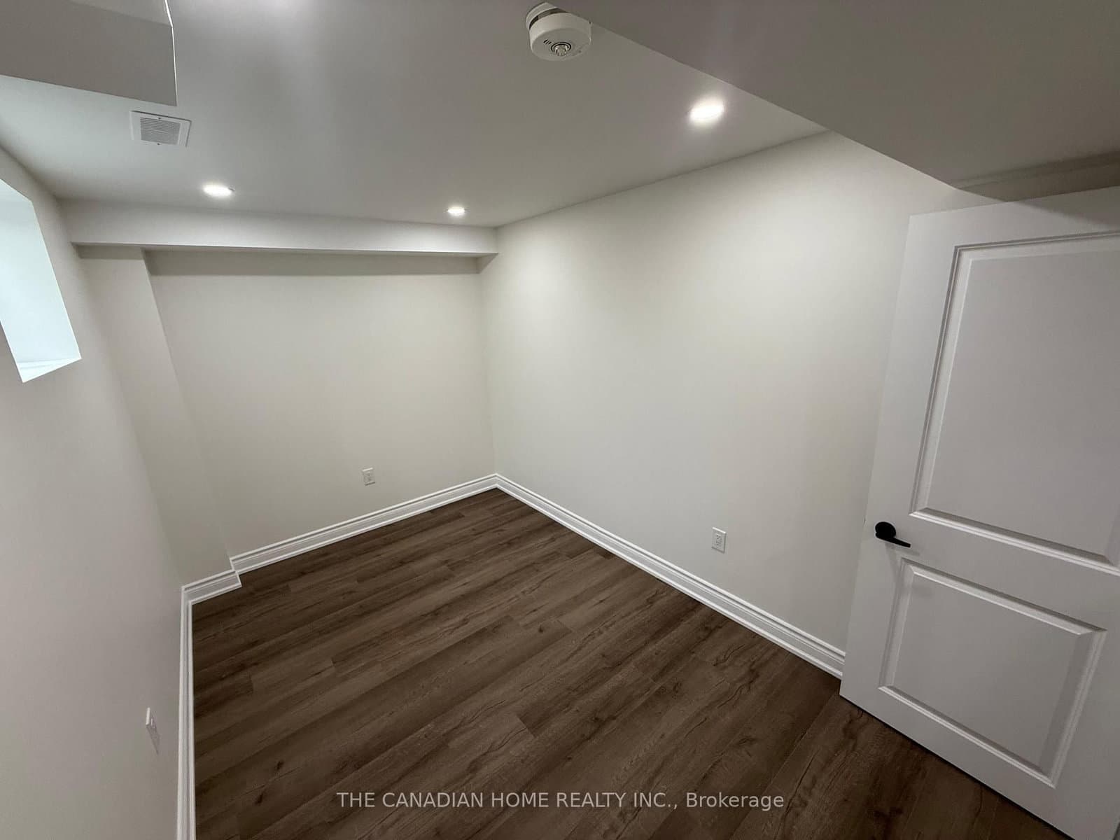 84 CHRISTINE ELLIOTT Avenue N, Unit Basement thumbnail 13