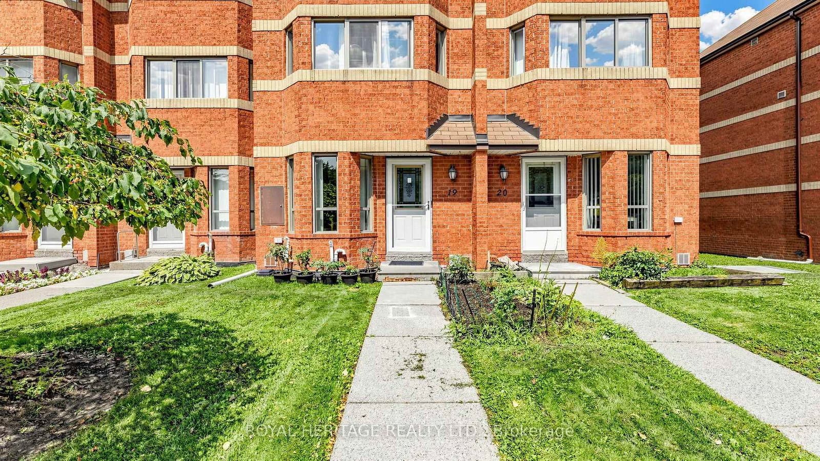 2472 Eglinton Avenue E, Unit Th 19 thumbnail 2