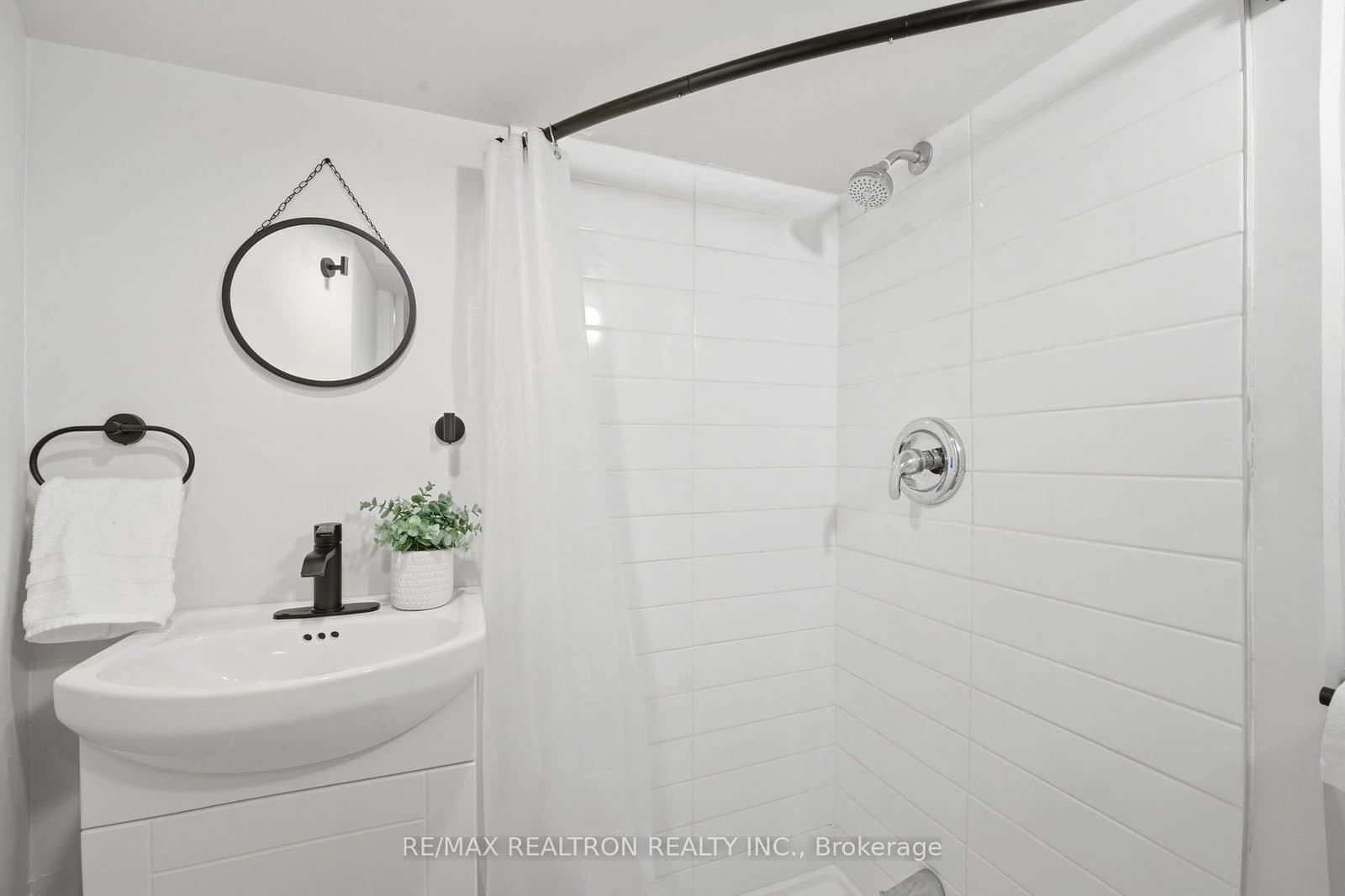 1056 Woodbine Avenue W thumbnail 38
