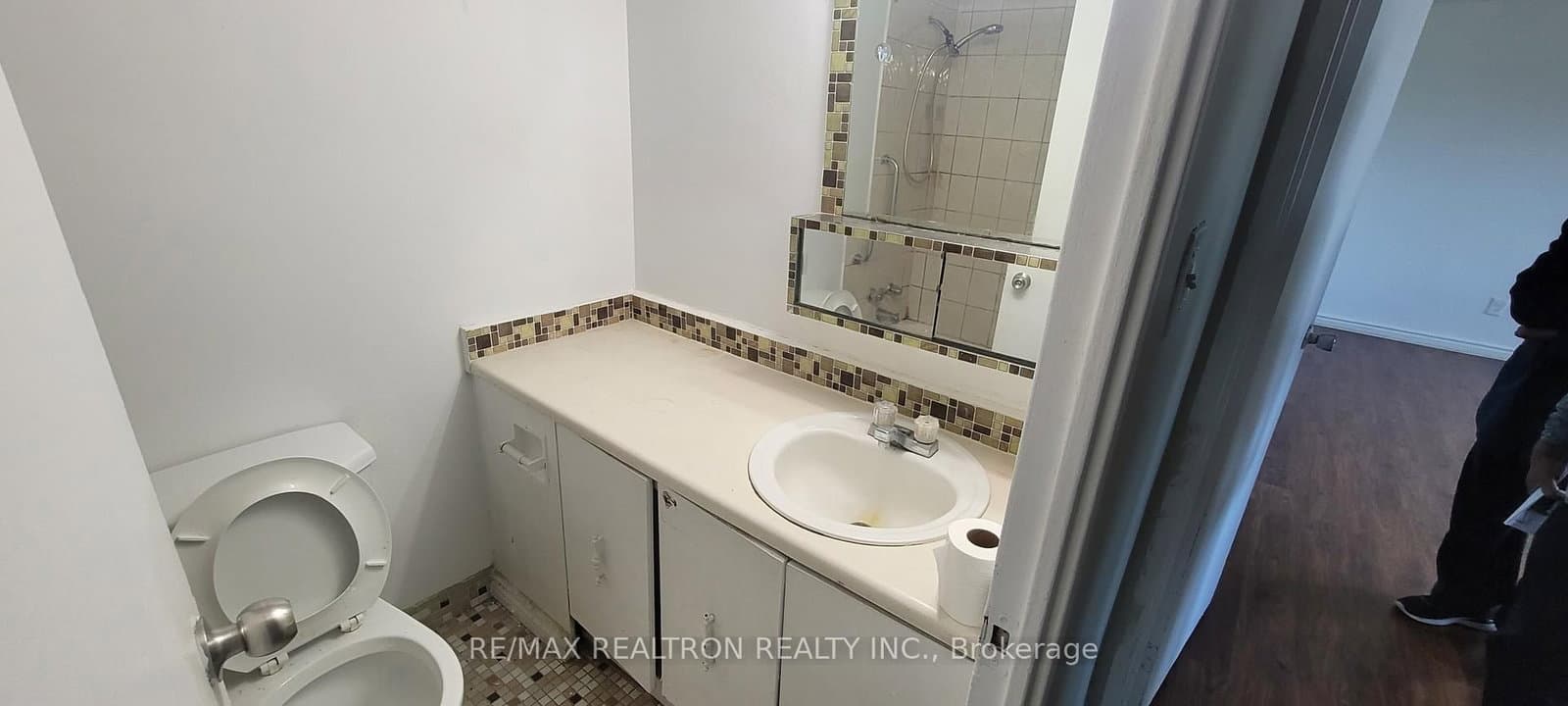 180 Markham Road, Unit 504 thumbnail 16