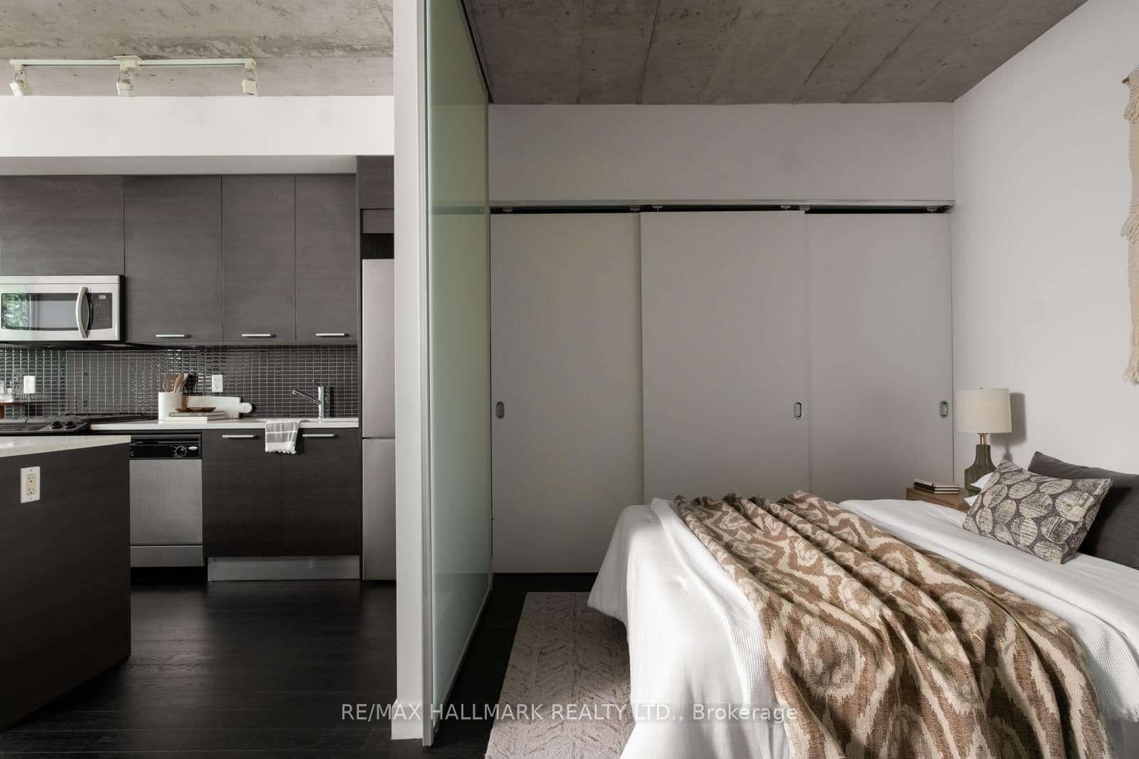 90 Broadview Avenue, Unit 202 thumbnail 13