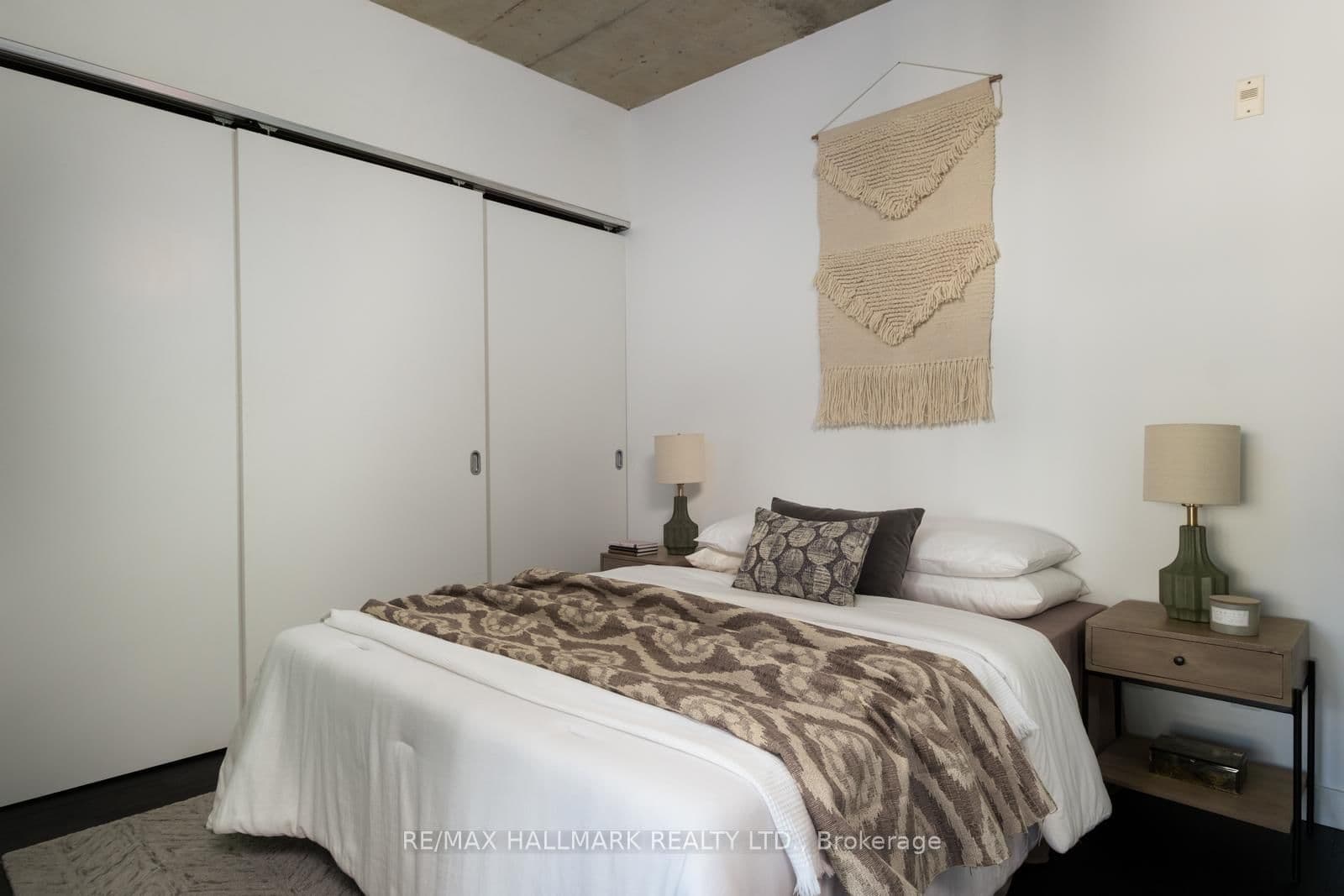 90 Broadview Avenue, Unit 202 thumbnail 15