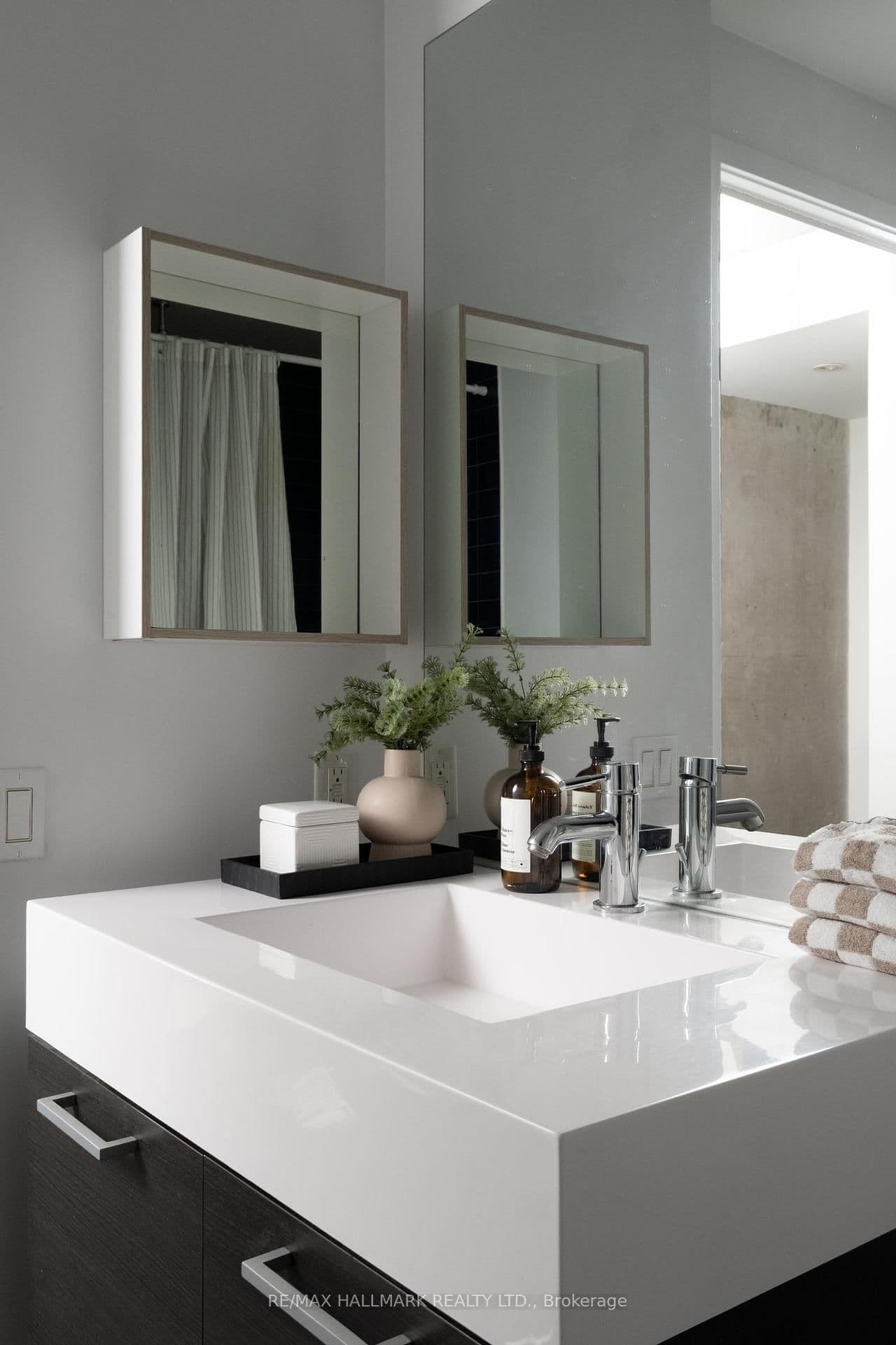 90 Broadview Avenue, Unit 202 thumbnail 20
