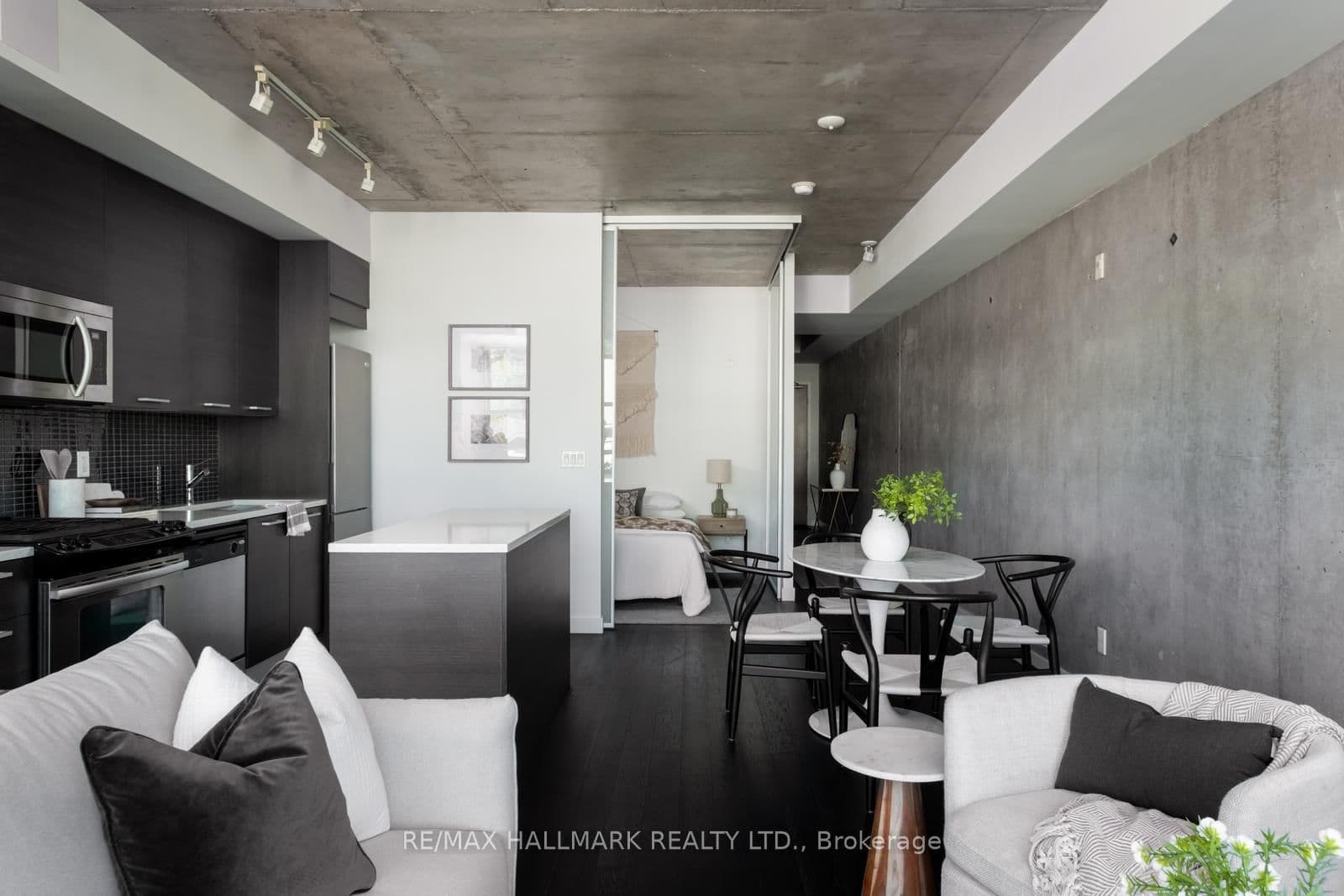 90 Broadview Avenue, Unit 202 thumbnail 3