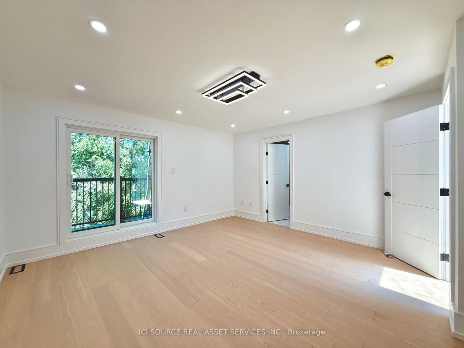 21 Vanbrugh Avenue thumbnail 17