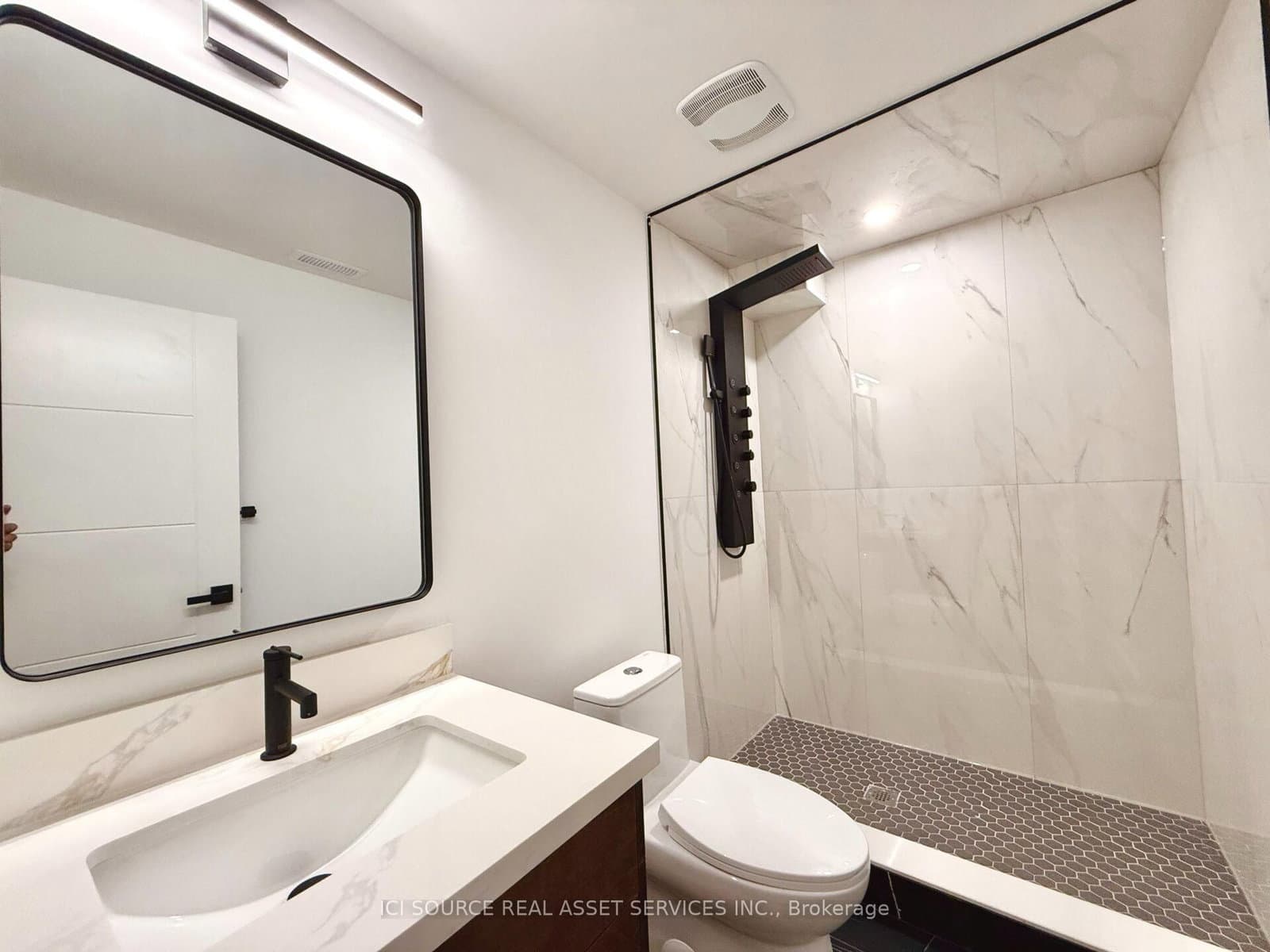 21 Vanbrugh Avenue thumbnail 31