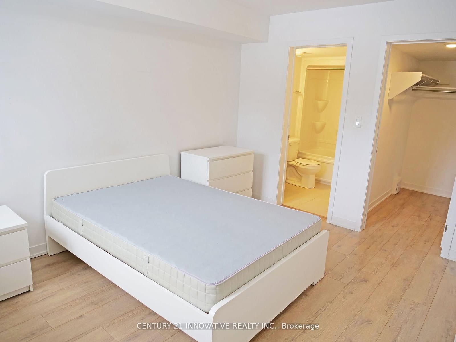1720 Simcoe Street, Unit 16 thumbnail 12