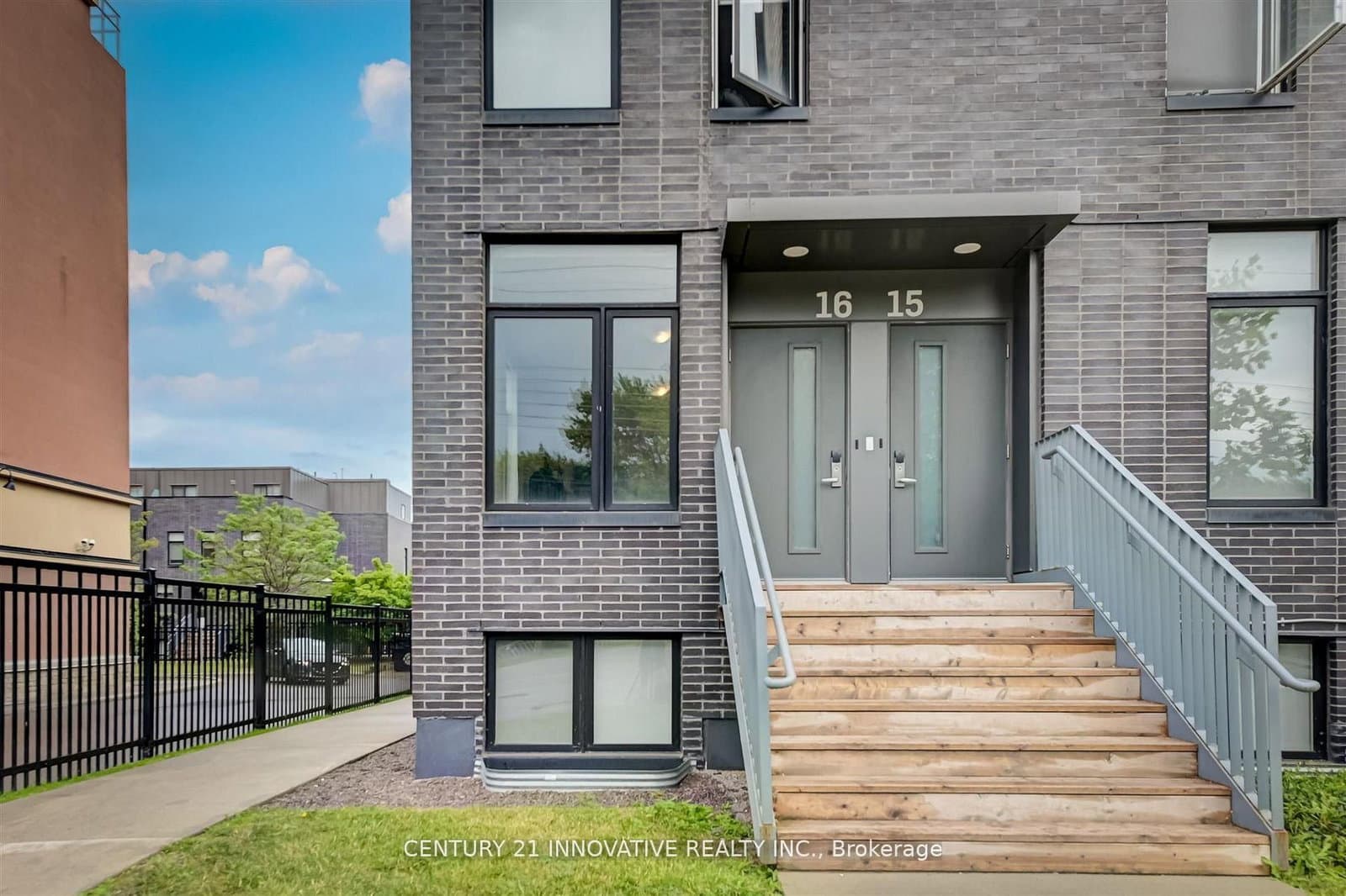 1720 Simcoe Street, Unit 16 thumbnail 14