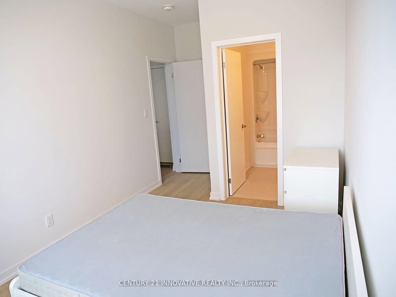 1720 Simcoe Street, Unit 16 thumbnail 6