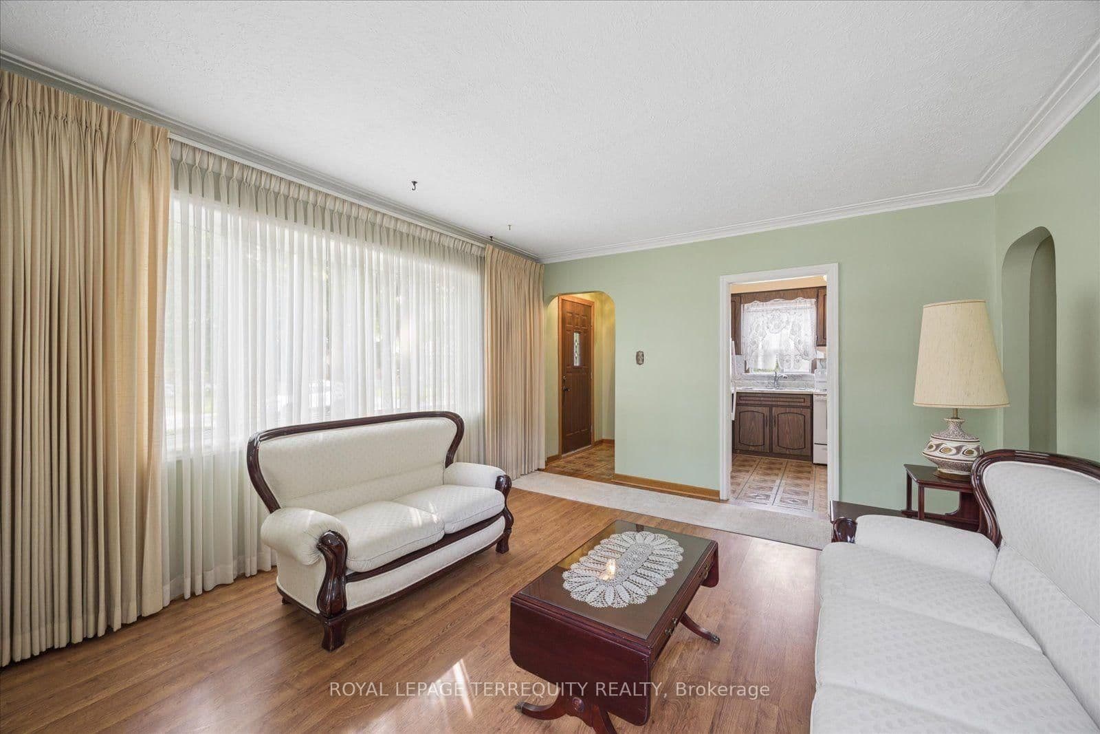 120 Ellington Drive thumbnail 5
