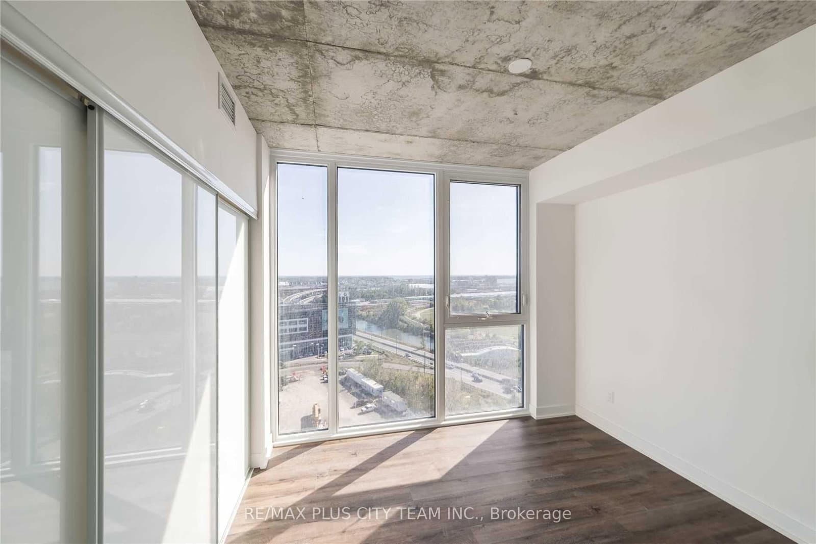 15 Baseball Place, Unit 1504 thumbnail 10