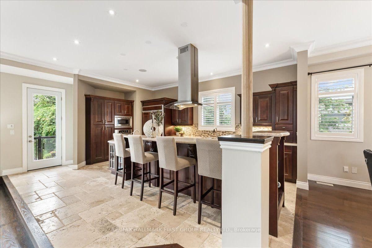 830 Fairview Avenue thumbnail 13