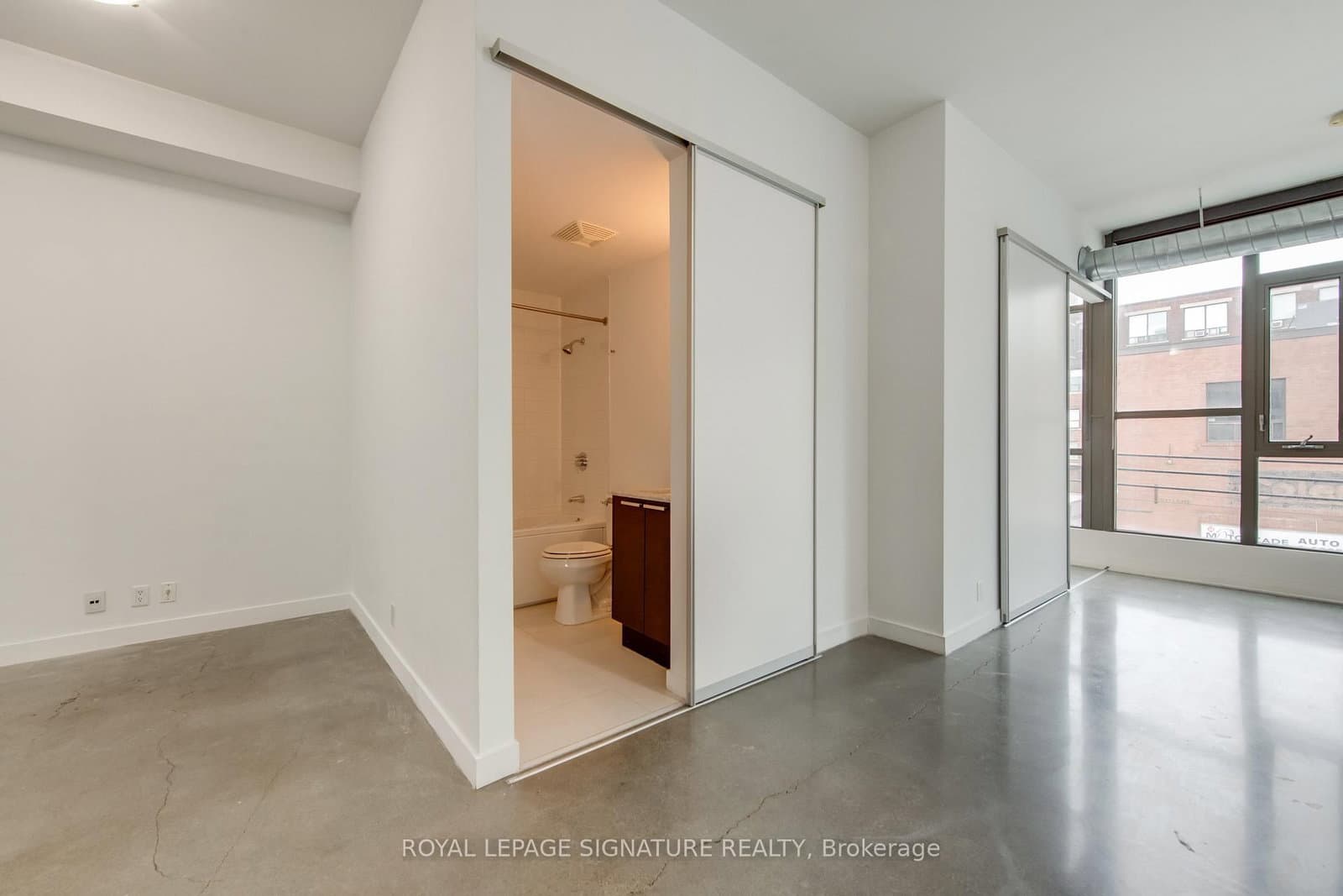 625 Queen Street E, Unit 211 thumbnail 27
