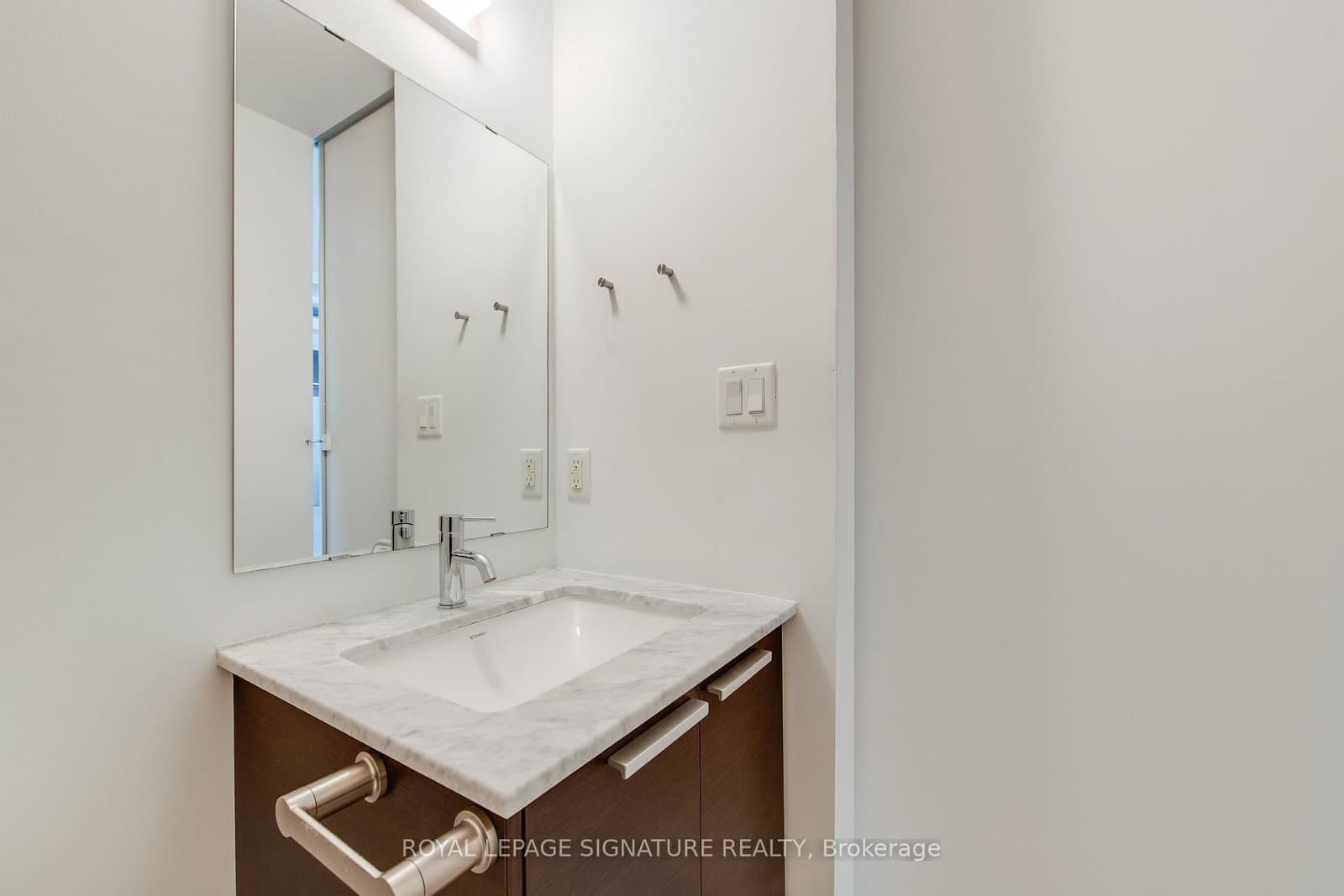 625 Queen Street E, Unit 211 thumbnail 30