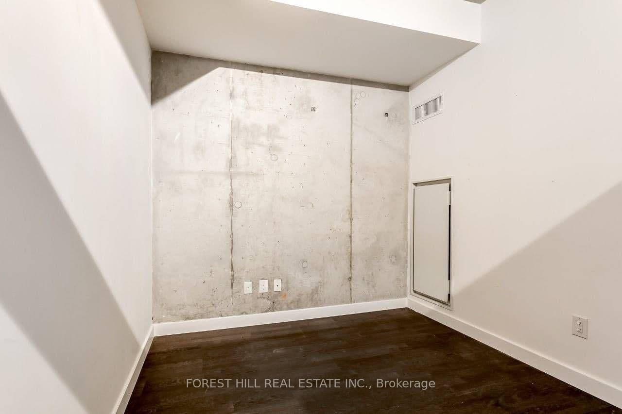 246 Logan Avenue, Unit 212 thumbnail 11