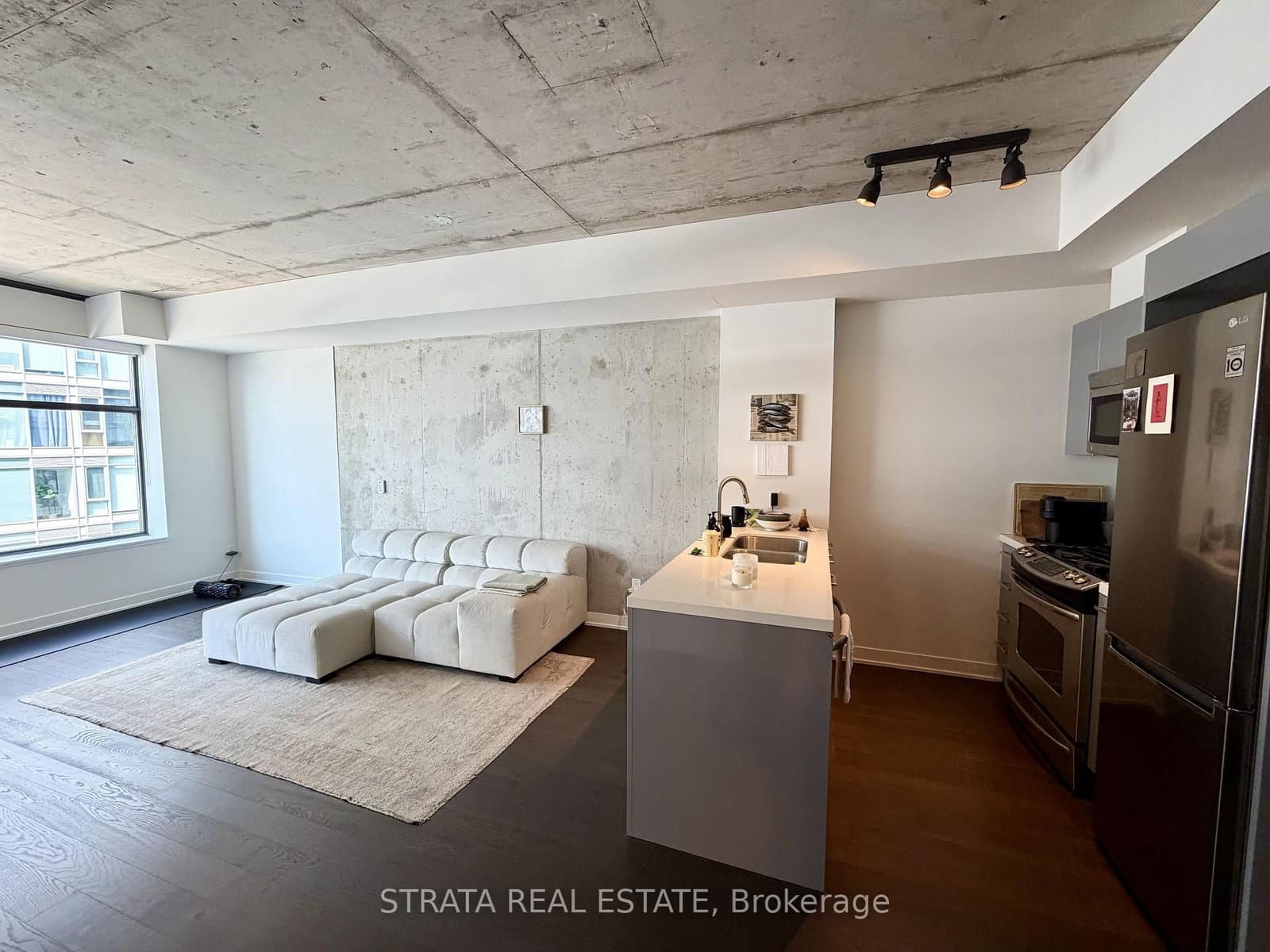 1201 Dundas Street E, Unit 606 thumbnail 2
