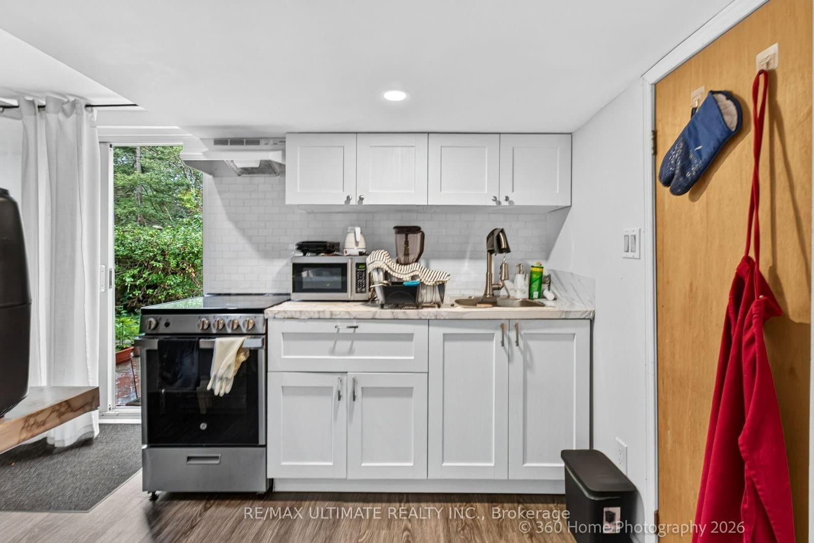 146 Beaverbrook Court thumbnail 5