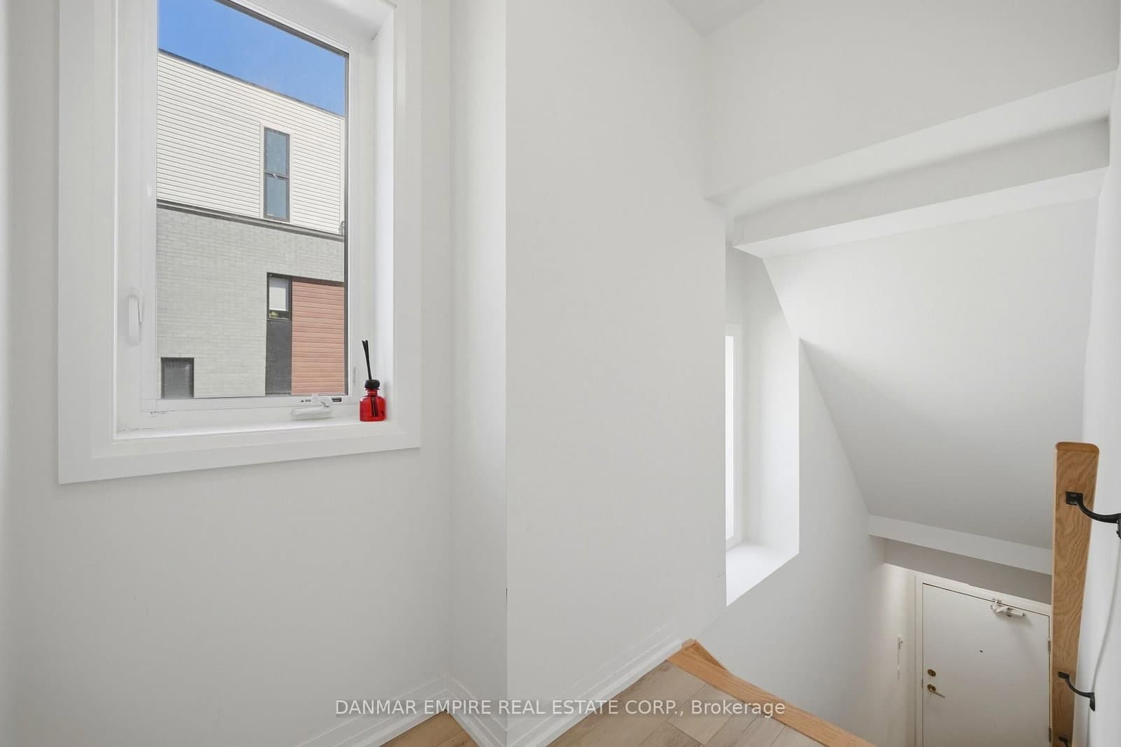 10 Liben Way, Unit 4 thumbnail 4