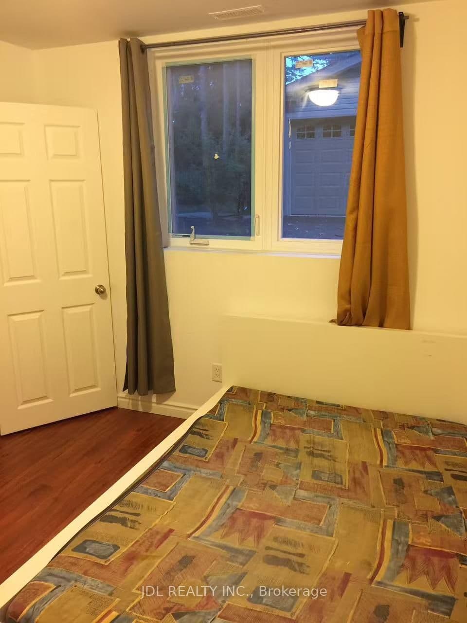3528 Ellesmere Road thumbnail 3